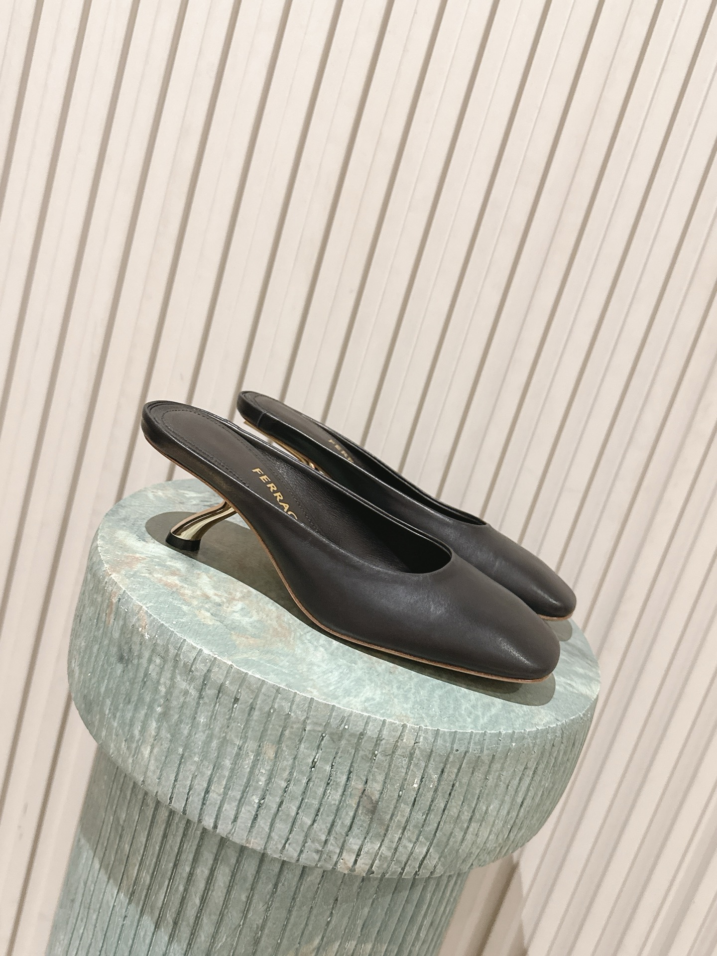 Ferragamo women's shoes Top version: