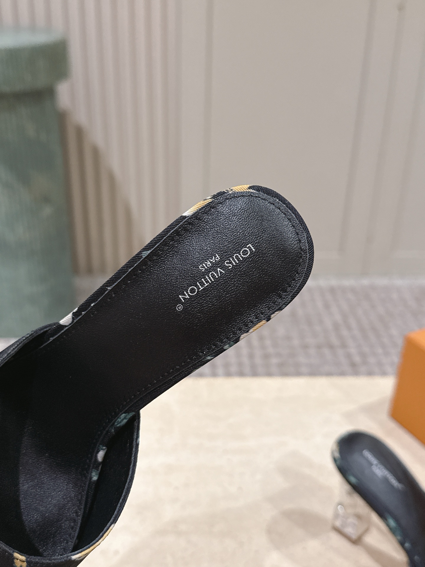 Louis Vuitton 专柜款经典鞋履 6