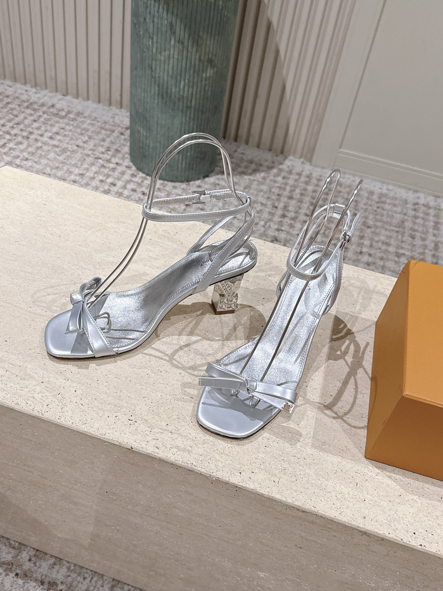Louis Vuitton 专柜款经典鞋履 3
