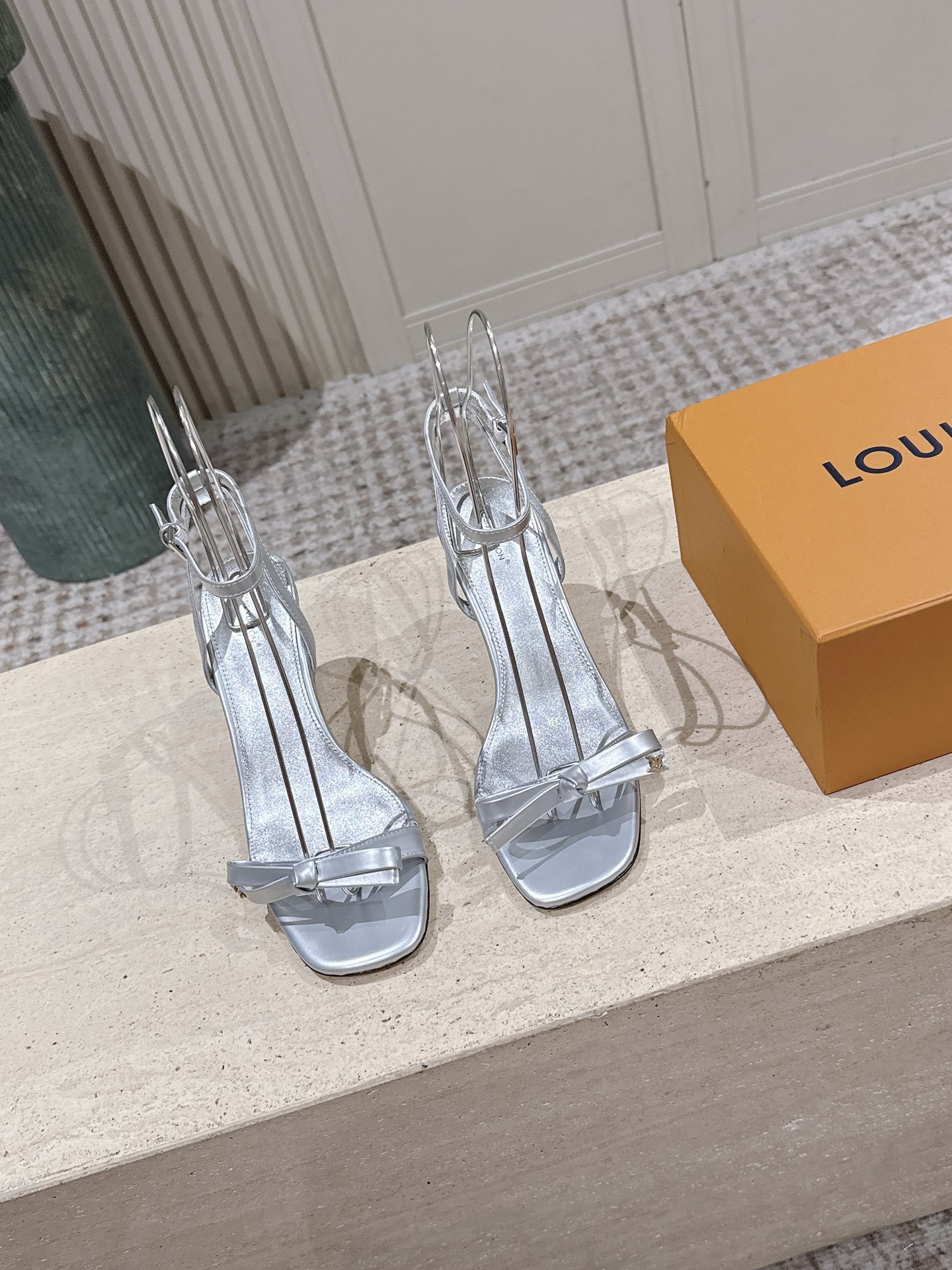 Louis Vuitton 专柜款经典鞋履 2