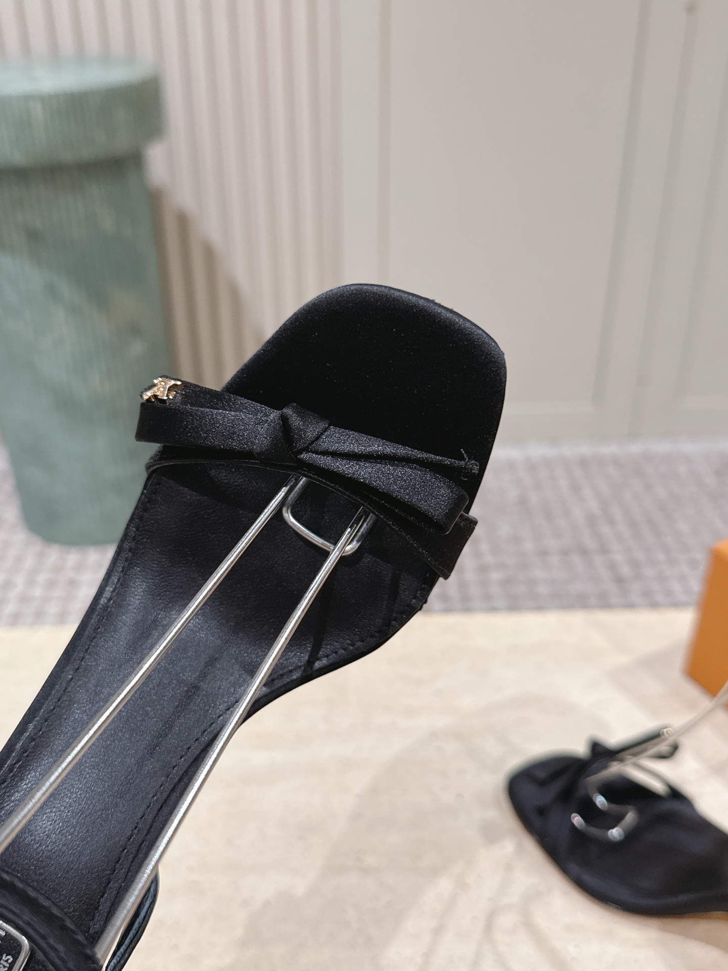 Louis Vuitton 专柜款经典鞋履 6