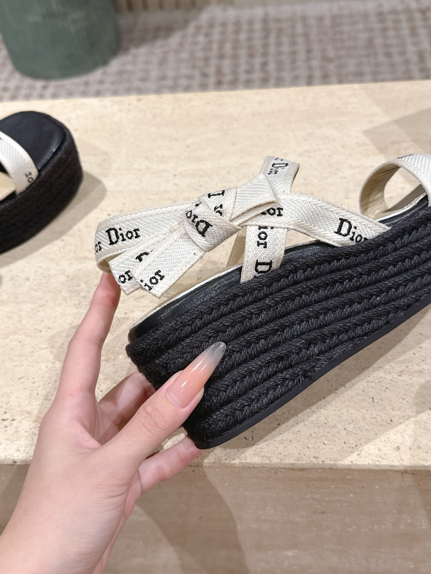 Dior 专柜款经典鞋履 8