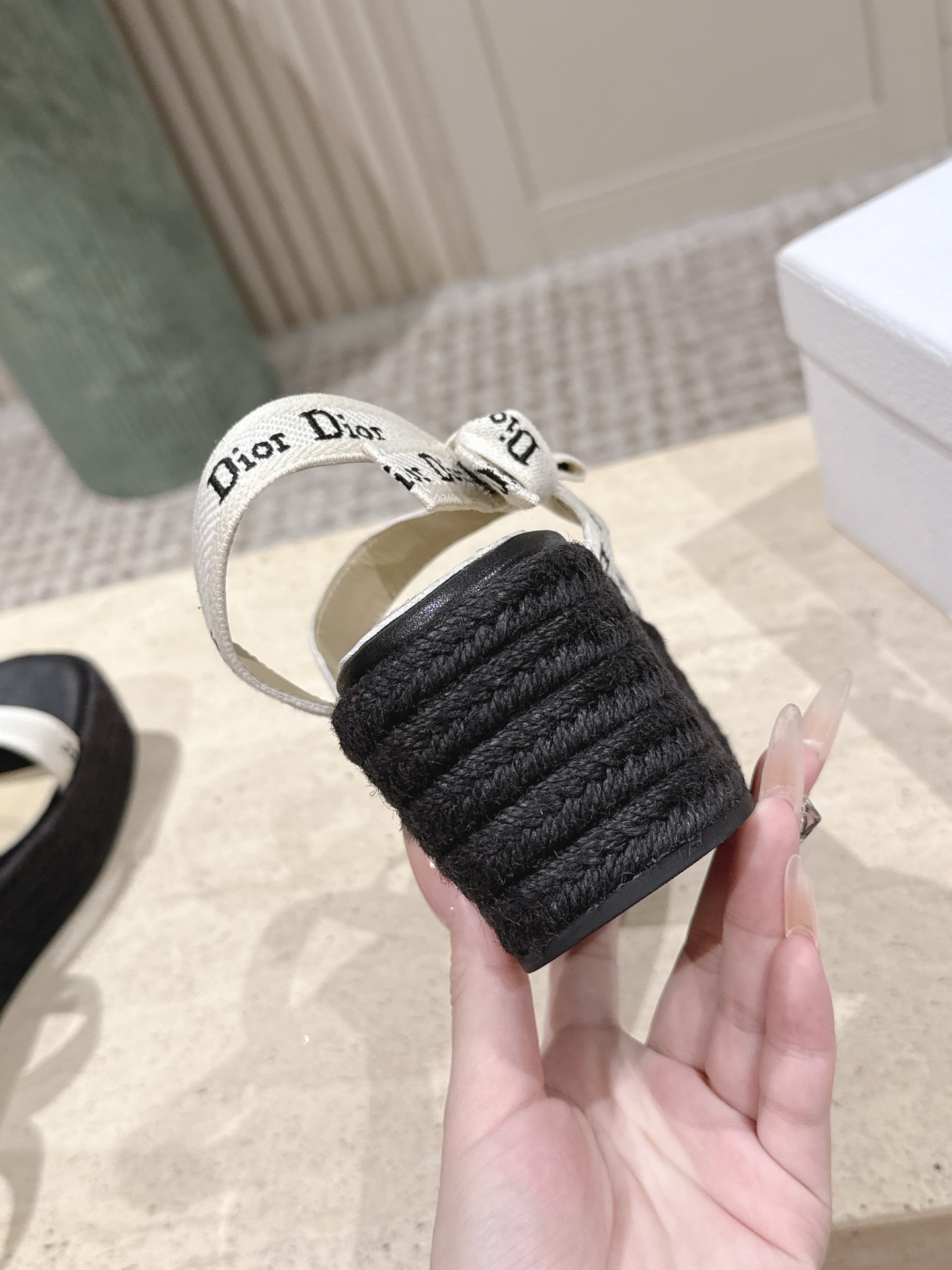 Dior 专柜款经典鞋履 7