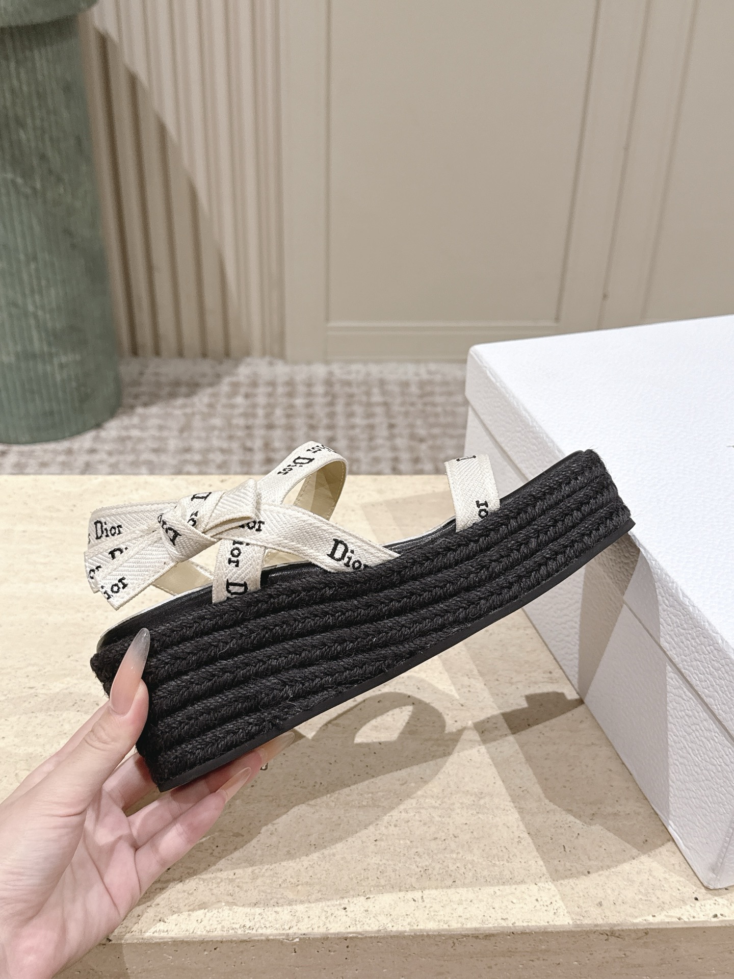 Dior 专柜款经典鞋履 5