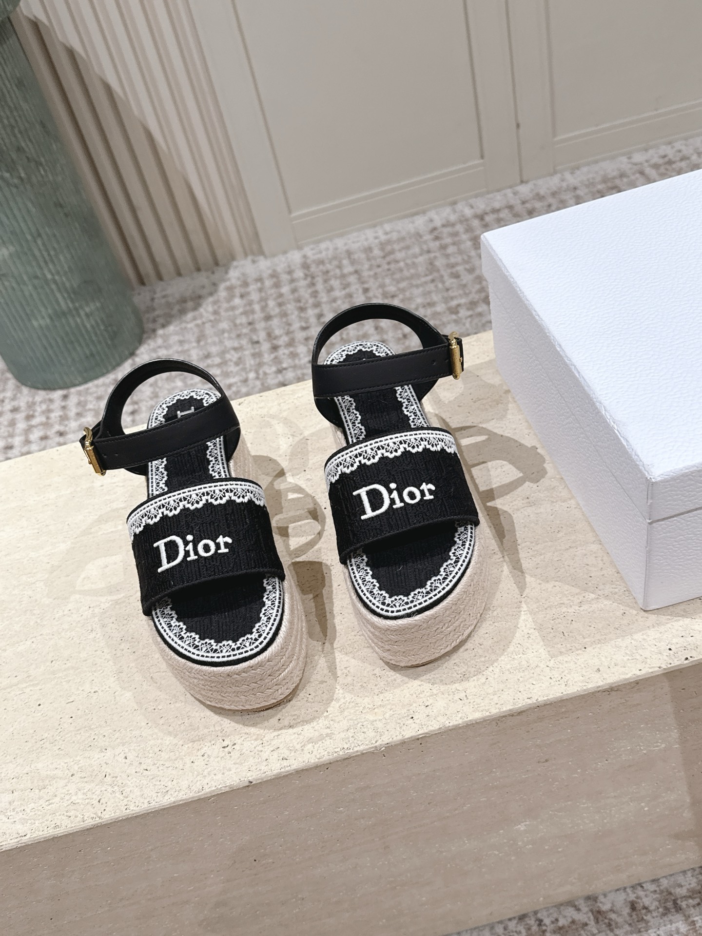 Dior 专柜款经典鞋履 2
