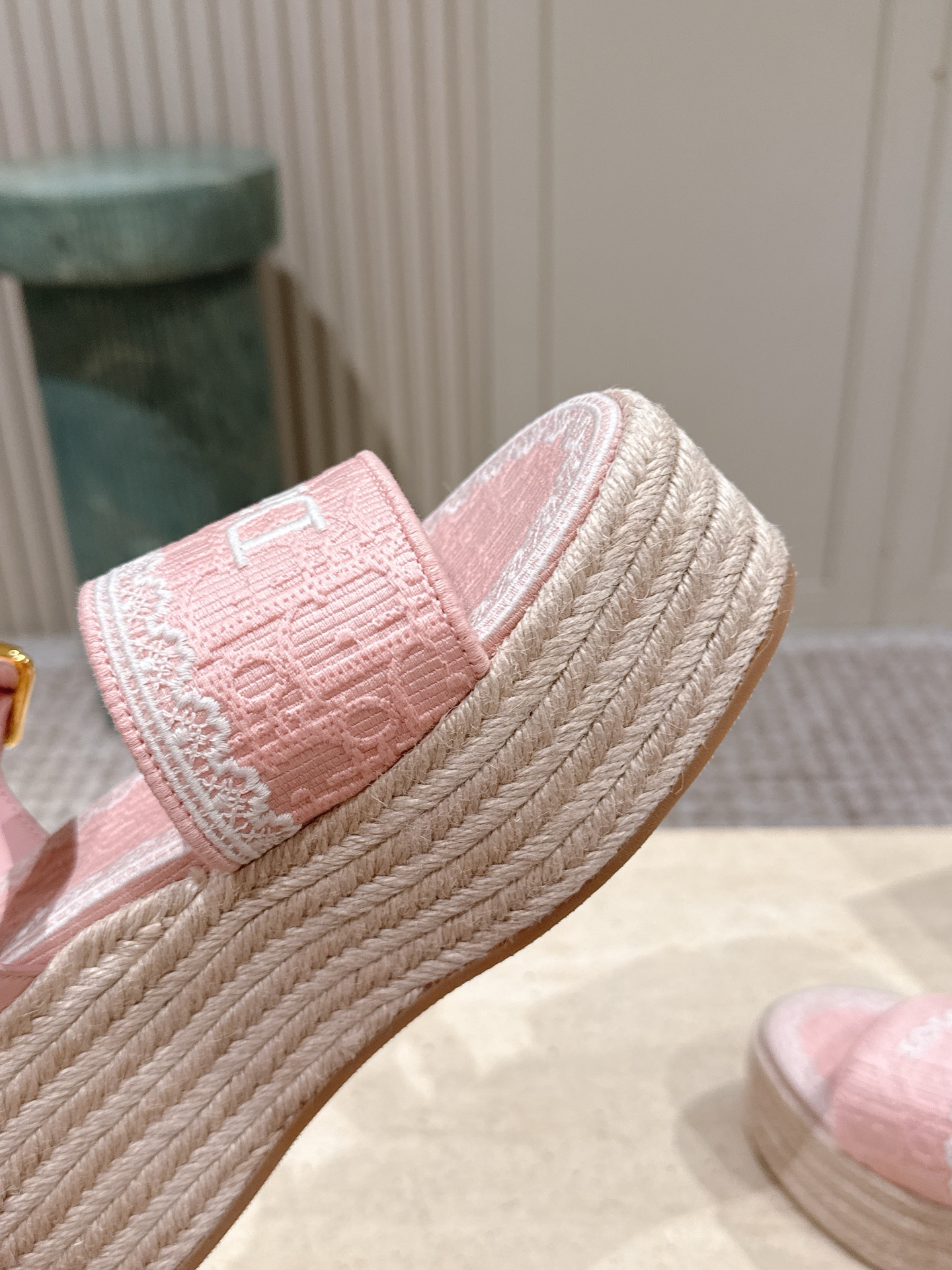 Dior 专柜款经典鞋履 6