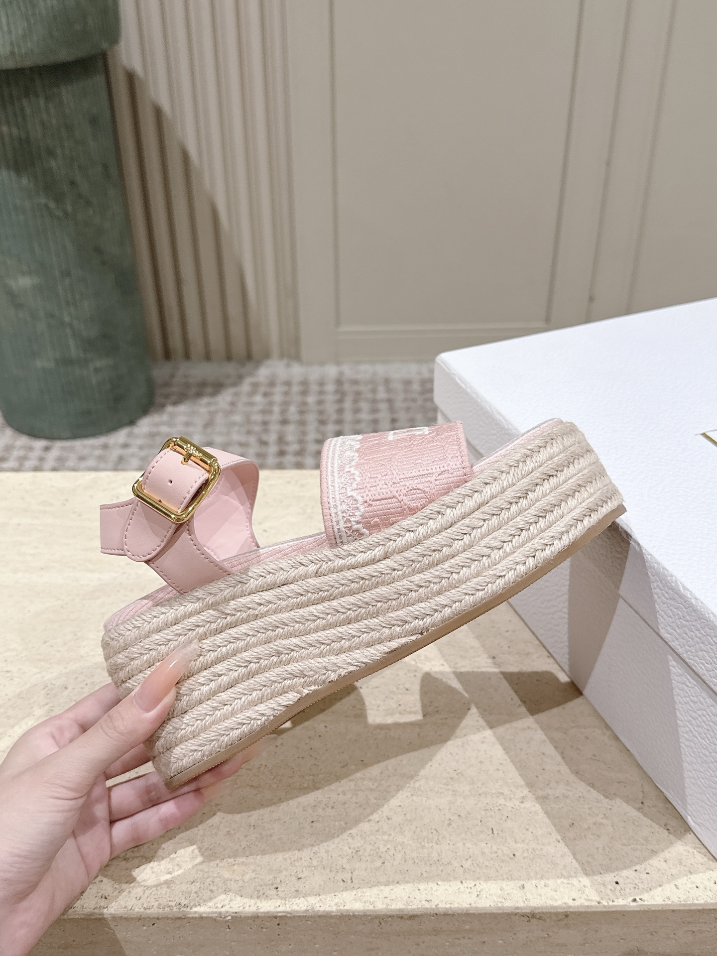 Dior 专柜款经典鞋履 5