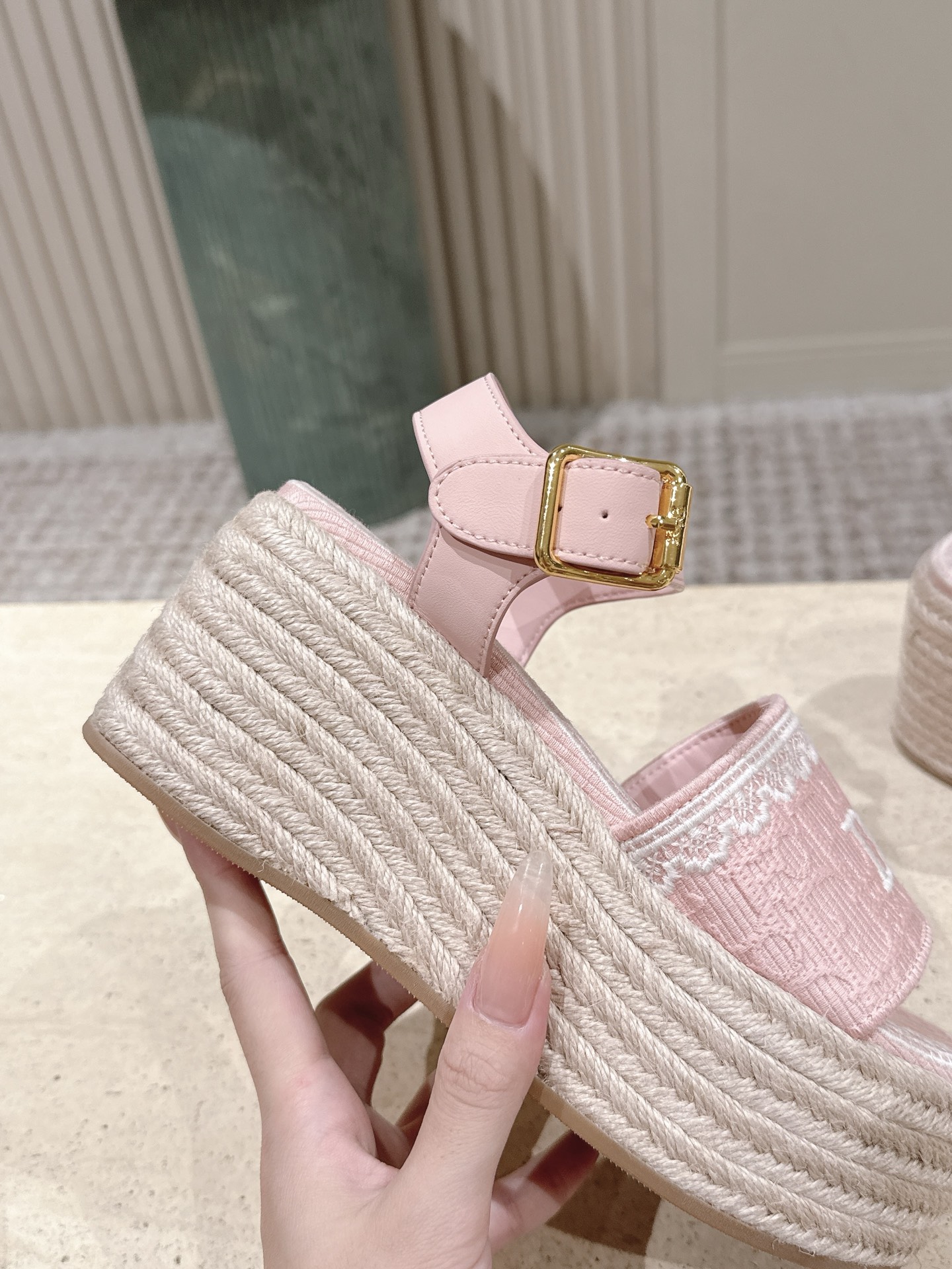 Dior 专柜款经典鞋履 8