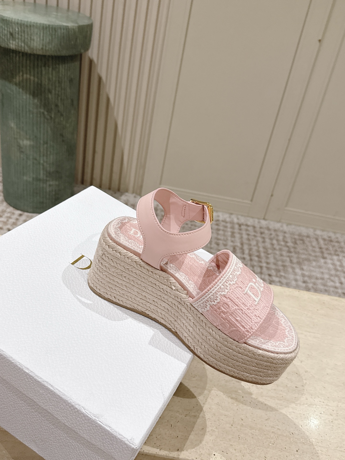 Dior 专柜款经典鞋履 4