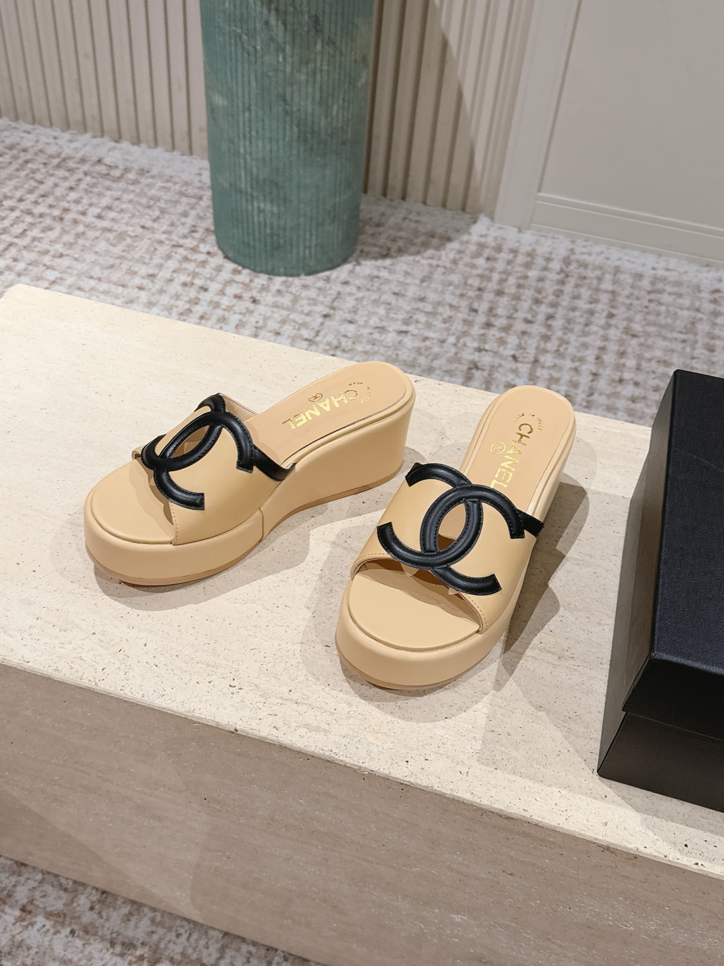 CHANEL women's shoes Top version: — photo 3