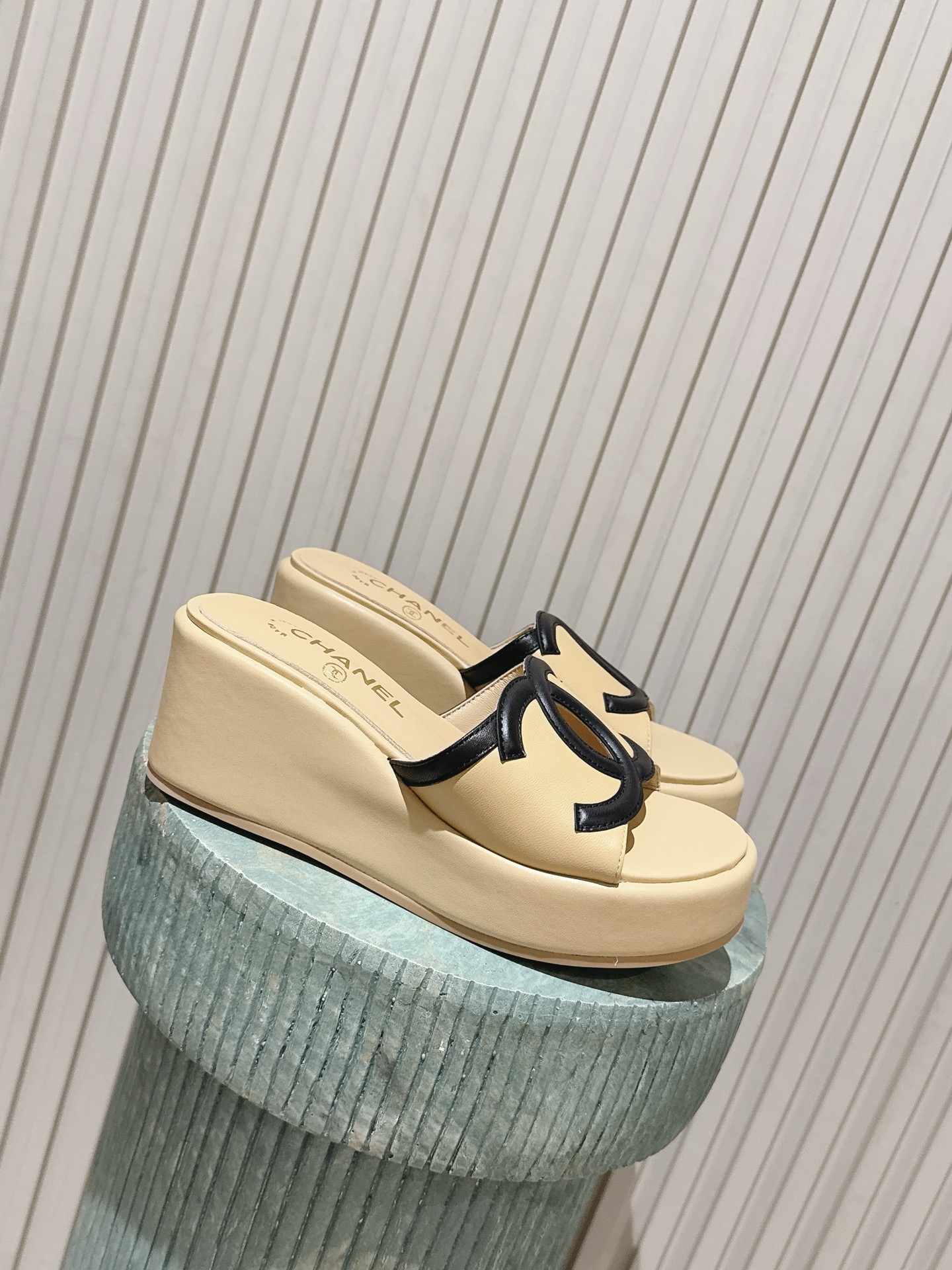 CHANEL women's shoes Top version:
