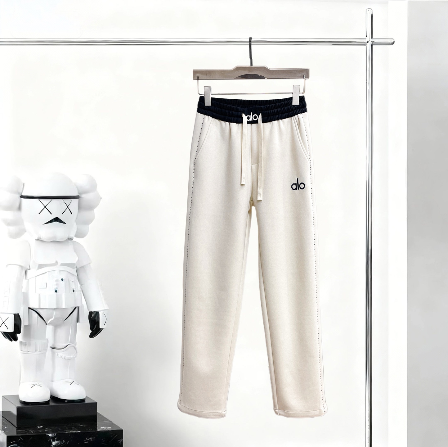 NO:650312,alo2025 new autumn and winter casual pants!  On sale simultaneously on the official website. Brand classic LOGO casual pants, customized fabrics, excellent comfort, strong touch. Highly recognizable, perfect appearance and craftsmanship. Sizes M-3XL,, alexander wang19860909alo2025秋冬新款休闲裤！官网同步发售.品牌经典LOGO休闲裤 ,定制面料,舒适度极好,手触感强烈.辨识度极高,完美品相工艺. 尺码M-3XL,,alexander wang,Men's clothing