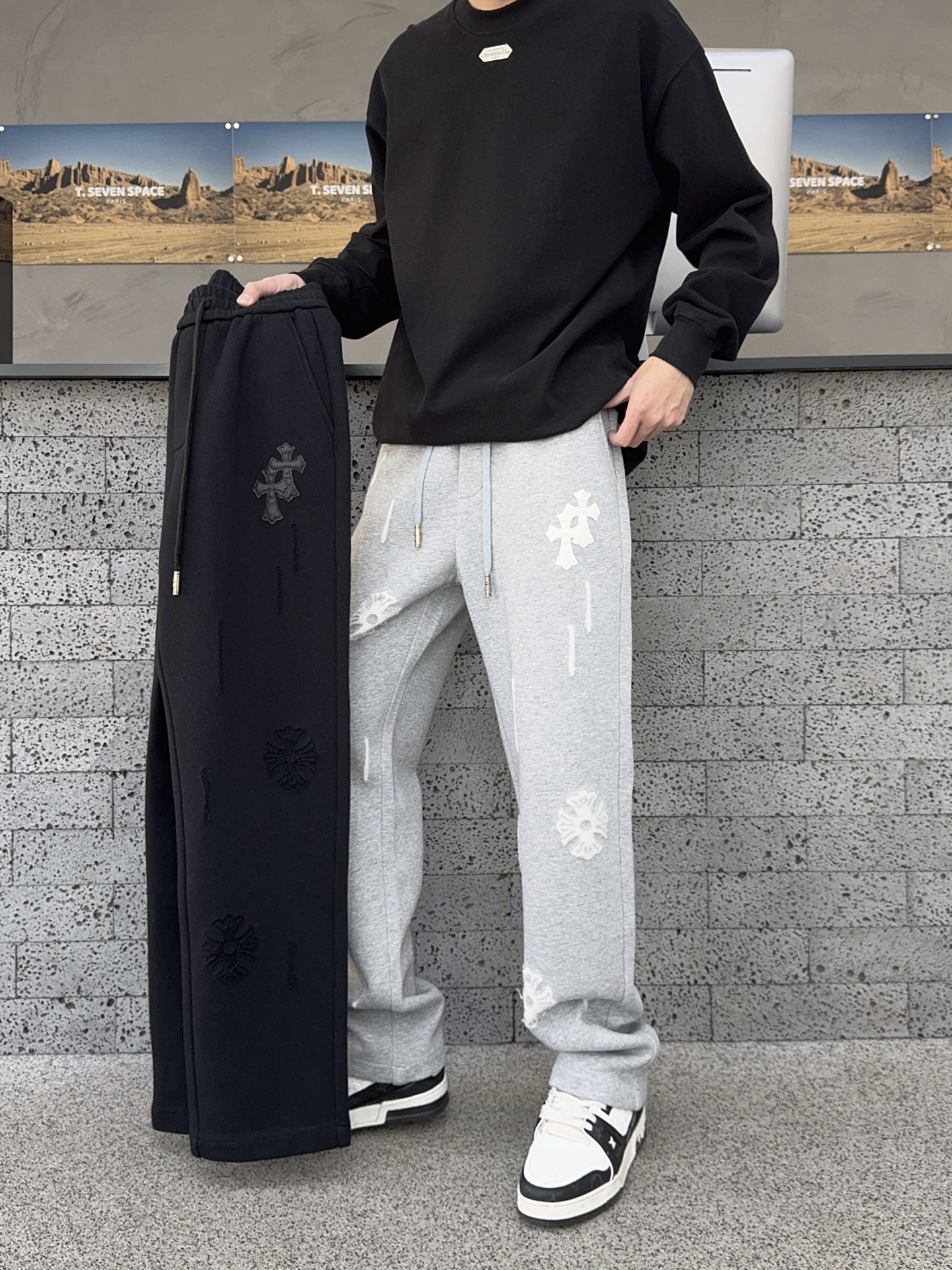 NO:622003,Kroxin new casual pants for autumn and winter!  On sale simultaneously on the official website. Brand classic LOGO casual pants, customized fabrics, extremely comfortable, strong touch. Highly recognizable, perfect appearance and craftsmanship. Sizes M-3XL, chrome hearts, alexander wang19860909克罗心 秋冬新款休闲裤！官网同步发售.品牌经典LOGO休闲裤 ,定制面料,舒适度极好,手触感强烈.辨识度极高,完美品相工艺. 尺码M-3XL,,chrome hearts,alexander wang,Men's clothing