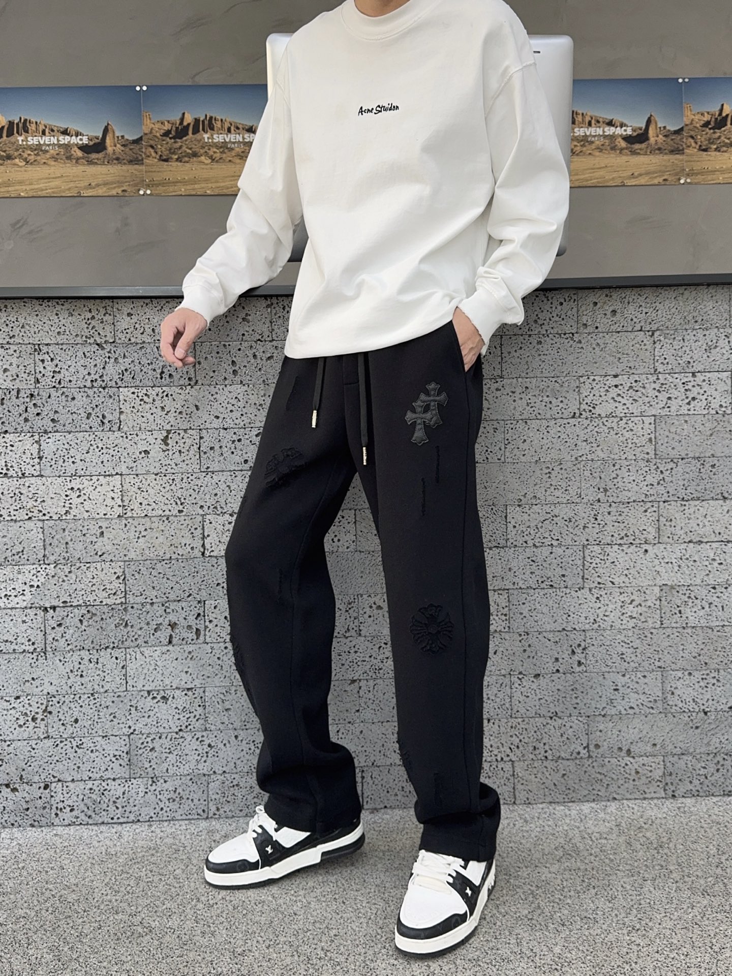 NO:622007,Kroxin's new autumn and winter casual pants!  On sale simultaneously on the official website. Brand classic LOGO casual pants, customized fabrics, extremely comfortable, strong touch. Highly recognizable, perfect appearance and craftsmanship. Sizes M-3XL, chrome hearts, alexander wang19860909克罗心秋冬新款休闲裤！官网同步发售.品牌经典LOGO休闲裤 ,定制面料,舒适度极好,手触感强烈.辨识度极高,完美品相工艺. 尺码M-3XL,,chrome hearts,alexander wang,Men's clothing