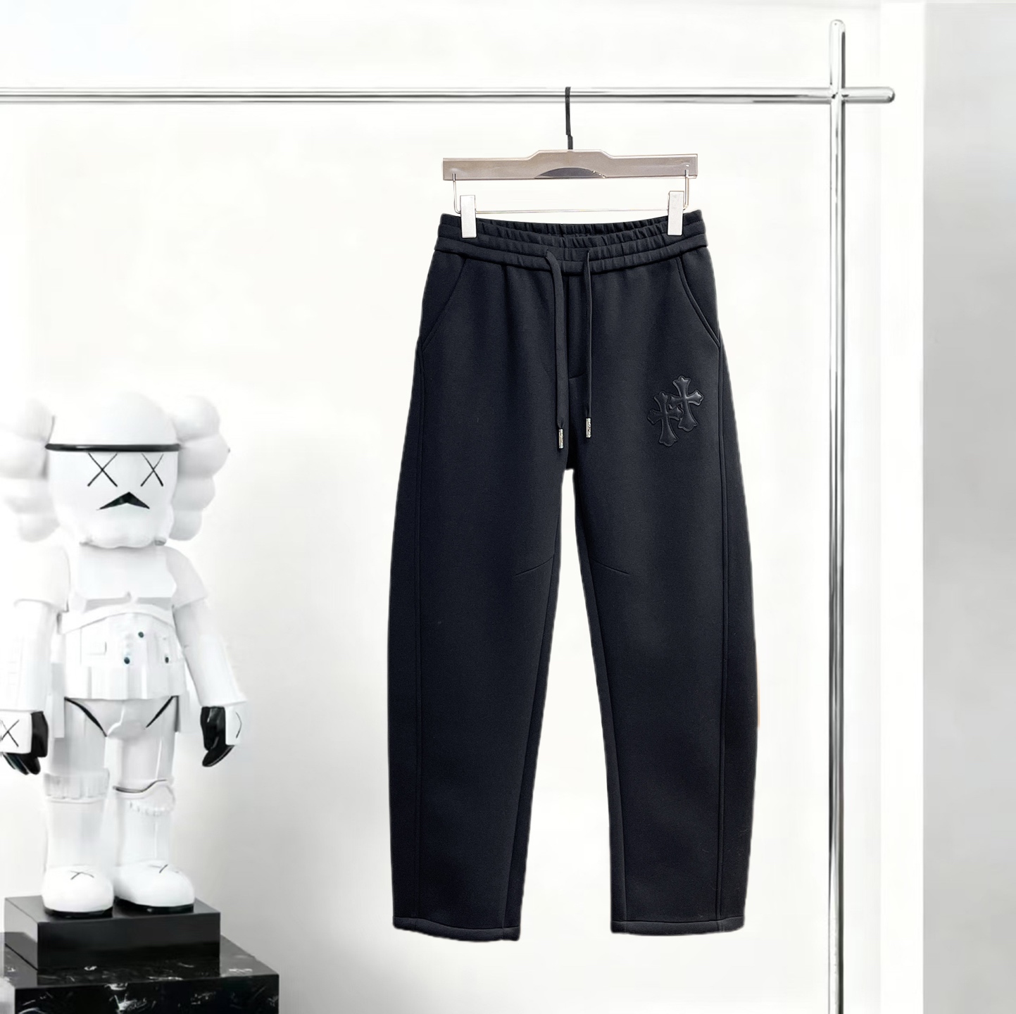 NO:650342,Croxin 2025 new autumn and winter casual pants!  On sale simultaneously on the official website. Brand classic LOGO casual pants, customized fabrics, extremely comfortable, strong touch. Highly recognizable, perfect appearance and craftsmanship. Sizes M-3XL, chrome hearts, alexander wang19860909克罗心2025秋冬新款休闲裤！官网同步发售.品牌经典LOGO休闲裤 ,定制面料,舒适度极好,手触感强烈.辨识度极高,完美品相工艺. 尺码M-3XL,,chrome hearts,alexander wang,Men's clothing