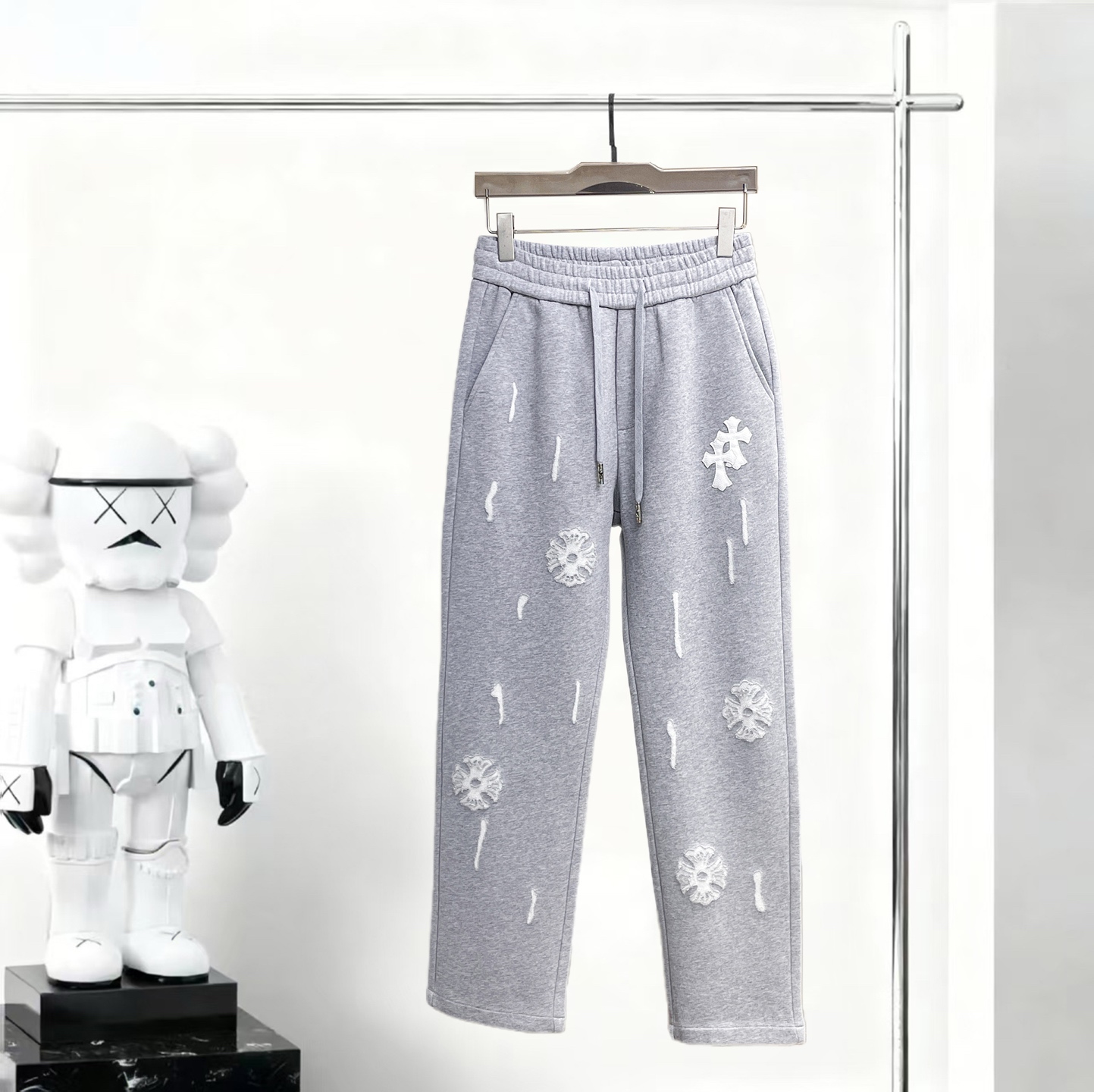 NO:650354,Croxin 2025 new autumn and winter casual pants!  On sale simultaneously on the official website. Brand classic LOGO casual pants, customized fabrics, extremely comfortable, strong touch. Highly recognizable, perfect appearance and craftsmanship. Sizes M-3XL, chrome hearts, alexander wang19860909克罗心2025秋冬新款休闲裤！官网同步发售.品牌经典LOGO休闲裤 ,定制面料,舒适度极好,手触感强烈.辨识度极高,完美品相工艺. 尺码M-3XL,,chrome hearts,alexander wang,Men's clothing