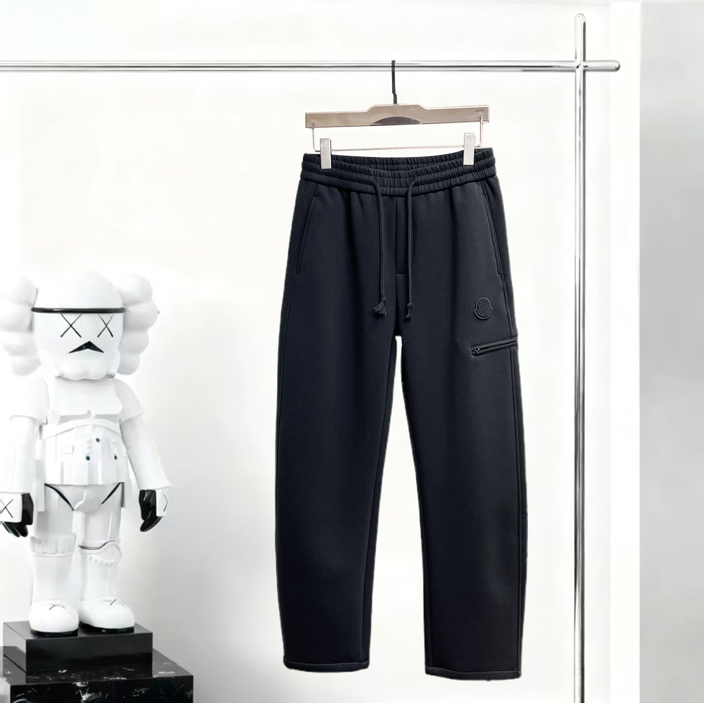 NO:650359,Mengkou 2025 new autumn and winter casual pants!  On sale simultaneously on the official website. Brand classic LOGO casual pants, customized fabrics, extremely comfortable, strong touch. Highly recognizable, perfect appearance and craftsmanship. Sizes M-3XL, Moncler, alexander wang19860909蒙口2025秋冬新款休闲裤！官网同步发售.品牌经典LOGO休闲裤 ,定制面料,舒适度极好,手触感强烈.辨识度极高,完美品相工艺. 尺码M-3XL,,Moncler,alexander wang,Men's clothing