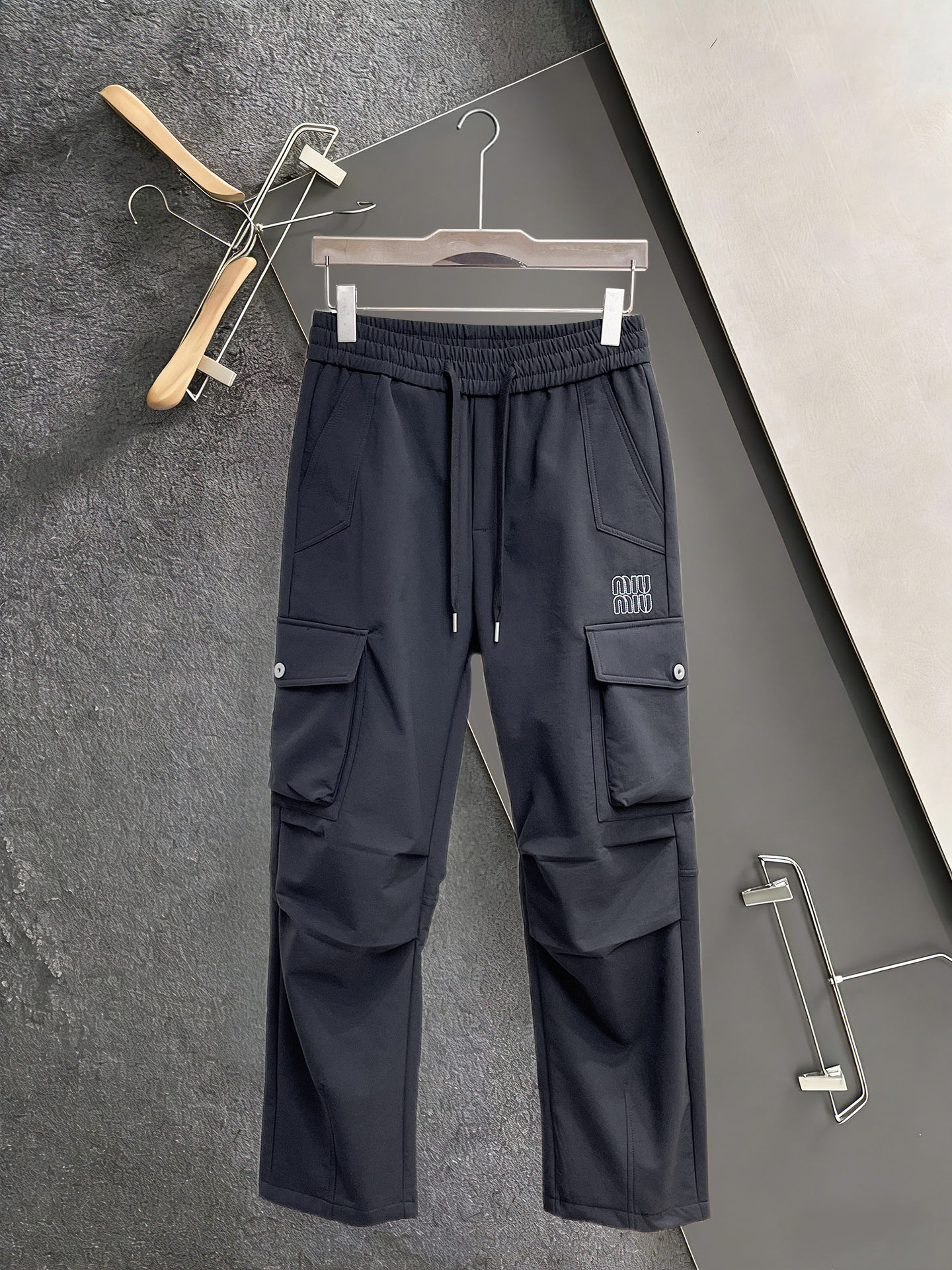 MIUMIU men New miumiu 🆕2025 New ！ 。 LOGO ， ， ， 。 ， 。 ：M-3XL