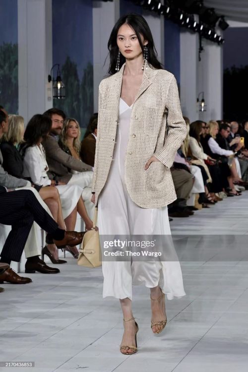 Ralph Lauren Beige Hook Knit Blazer, Everyday Show Style, Three-Season Outerwear 1 Ralph Lauren Beige Hook Knit Blazer, Everyday Show Style, Three-Season Outerwear