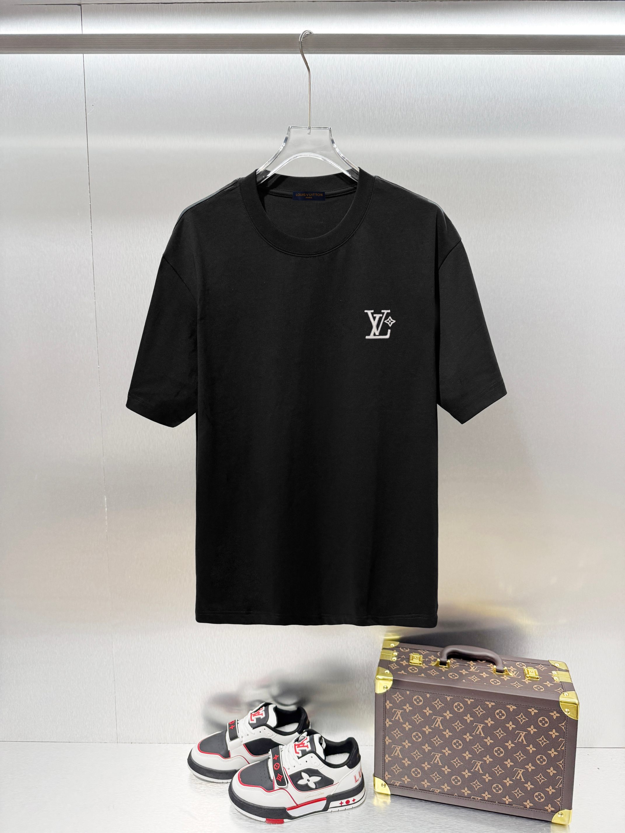 P78 Louis Vuitton*Louis Vuitton camiseta de manga corta clásica con logo de letras bordado en el pecho🔥, calidad de pr…