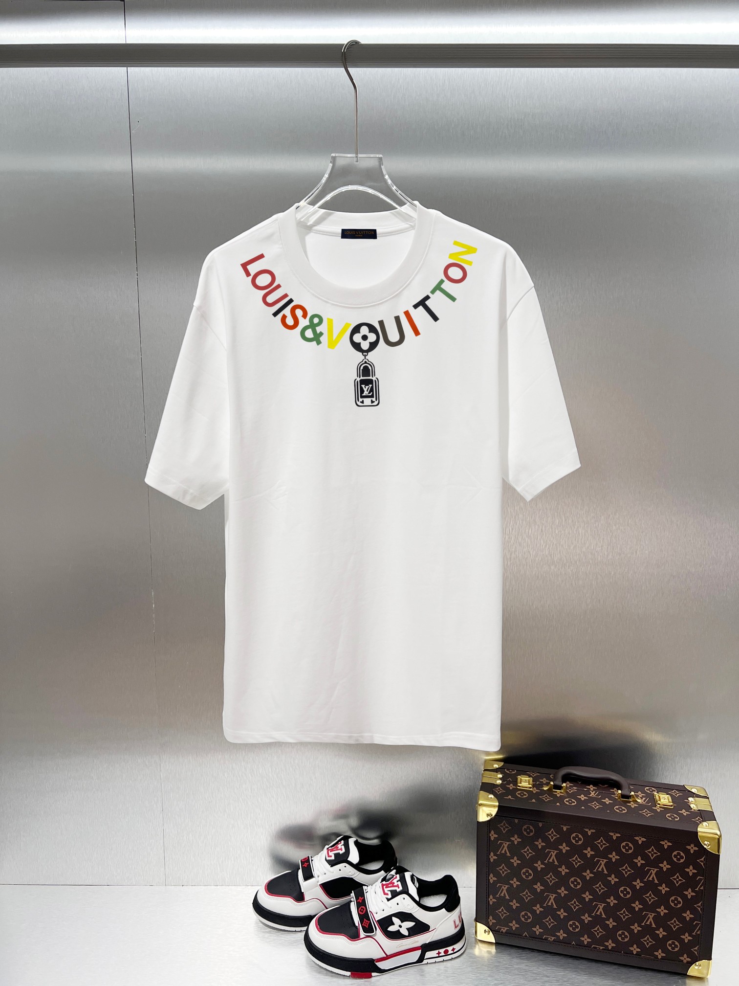 P78 Louis Vuitton*Louis Vuitton camiseta de manga corta clásica con logo de letras en el pecho e impresión exquisita🔥,…