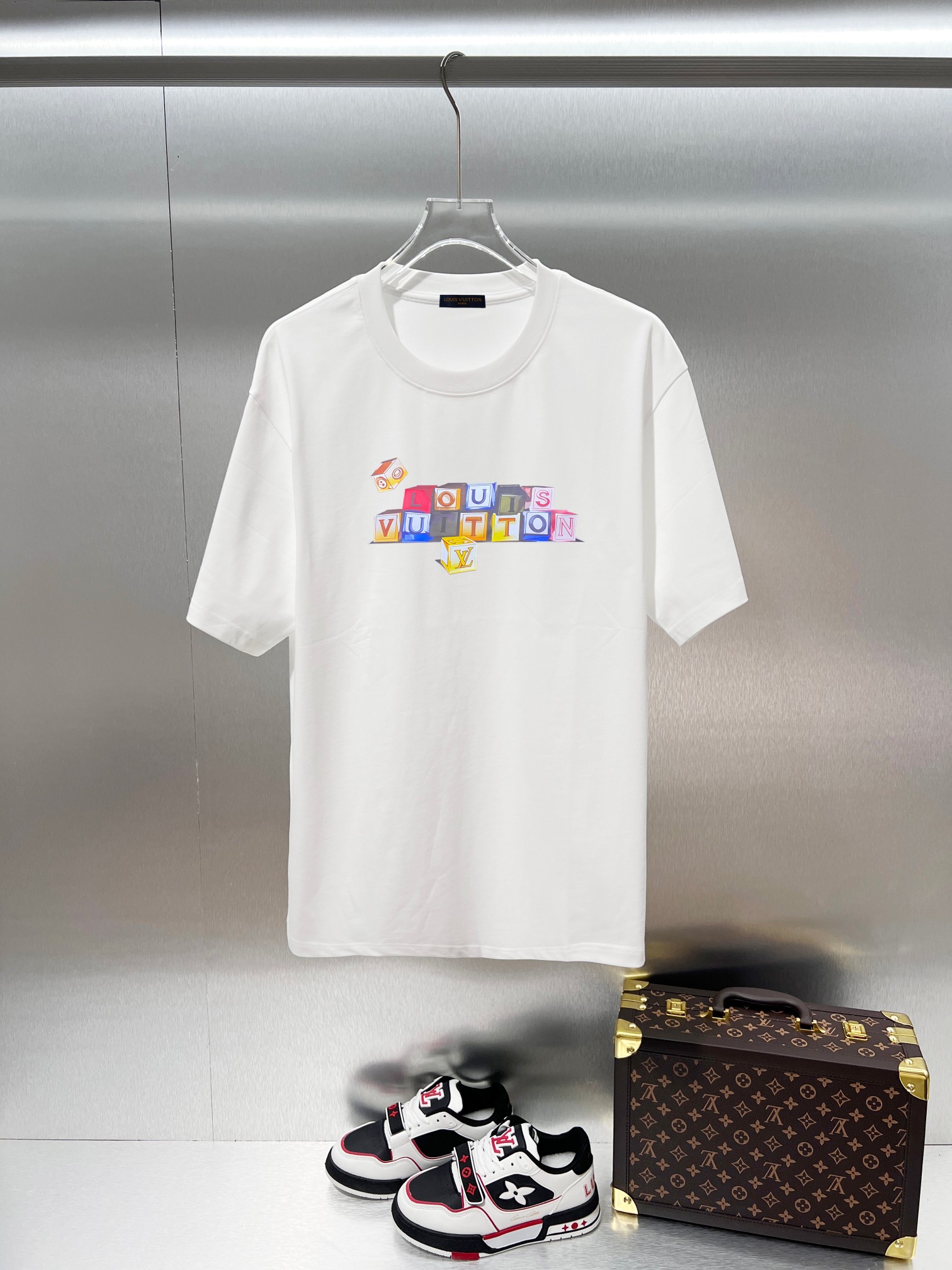 P78 Louis Vuitton*Louis Vuitton camiseta de manga corta clásica con logo de letras en el pecho e impresión exquisita🔥,…
