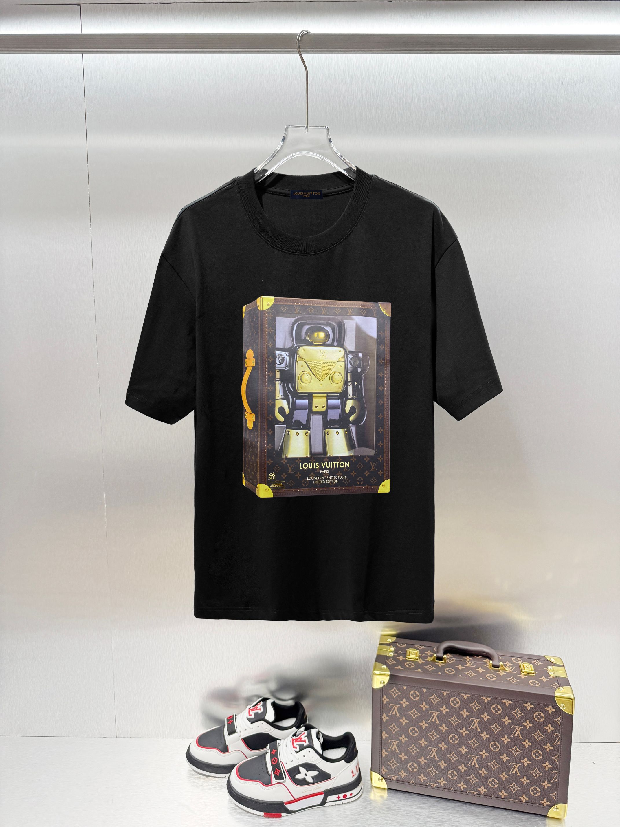 P78 Louis Vuitton*Louis Vuitton camiseta de manga corta clásica con logo de letras en el pecho e impresión exquisita🔥,…