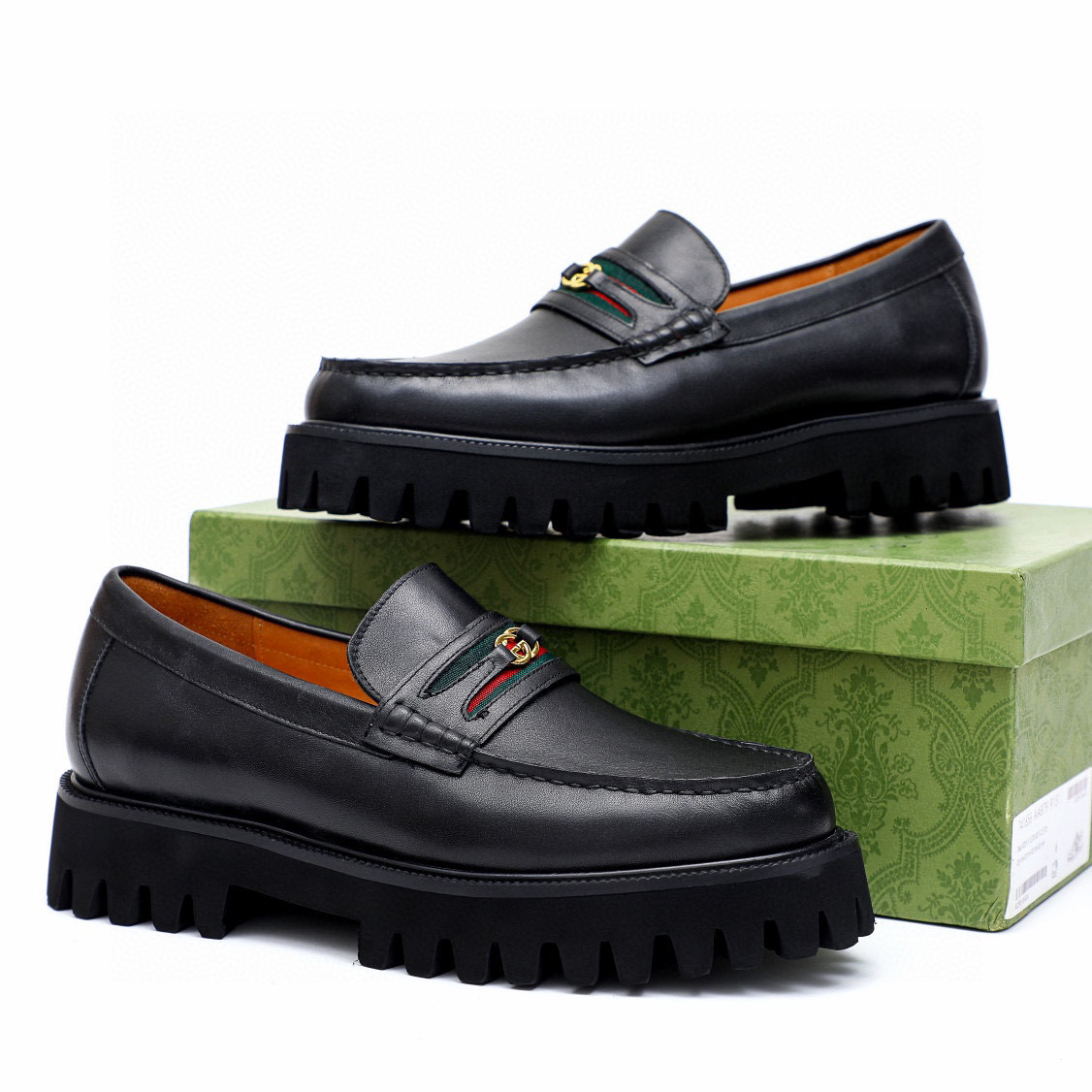 NO:348146,Original list Gucci GUCCI official website formal shoes Italian top-level imported calfskin top-grade imported water-dyed cowhide inner handmade Original outsole, real objects are more beautiful, standard code number 38-44 (customized for 45.46), gucci,gucci,cowhide19860909原单 古驰GUCCI 官网款正装鞋 意大利头层小牛皮顶级进口水染牛皮内里精细手工制作 原版大底,实物拍摄實物更好看 标准码数38-44码(45.46订制）,,gucci,gucci,cowhide,Men's shoes