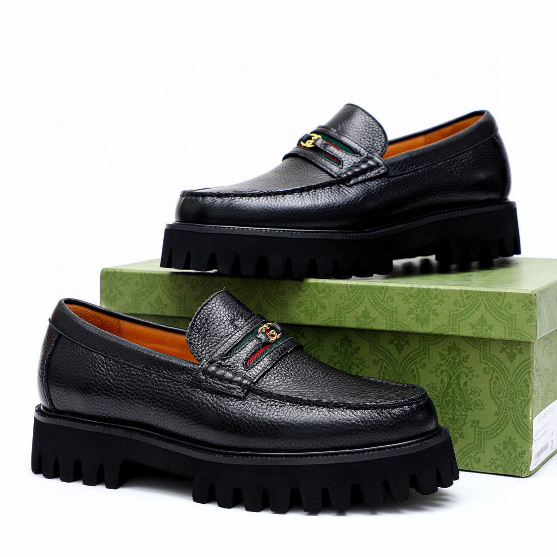 NO:347980,Original list Gucci GUCCI official website formal shoes Italian top layer lychee pattern cowhide top imported water dye cowhide inner fine handmade original outsole, real objects are better looking. Standard code number 38-44 (customized for 45.46), gucci,gucci,cowhide19860909原单 古驰GUCCI 官网款正装鞋 意大利头层荔枝纹牛皮顶级进口水染牛皮内里精细手工制作 原版大底,实物拍摄實物更好看 标准码数38-44码(45.46订制）,,gucci,gucci,cowhide,Men's shoes