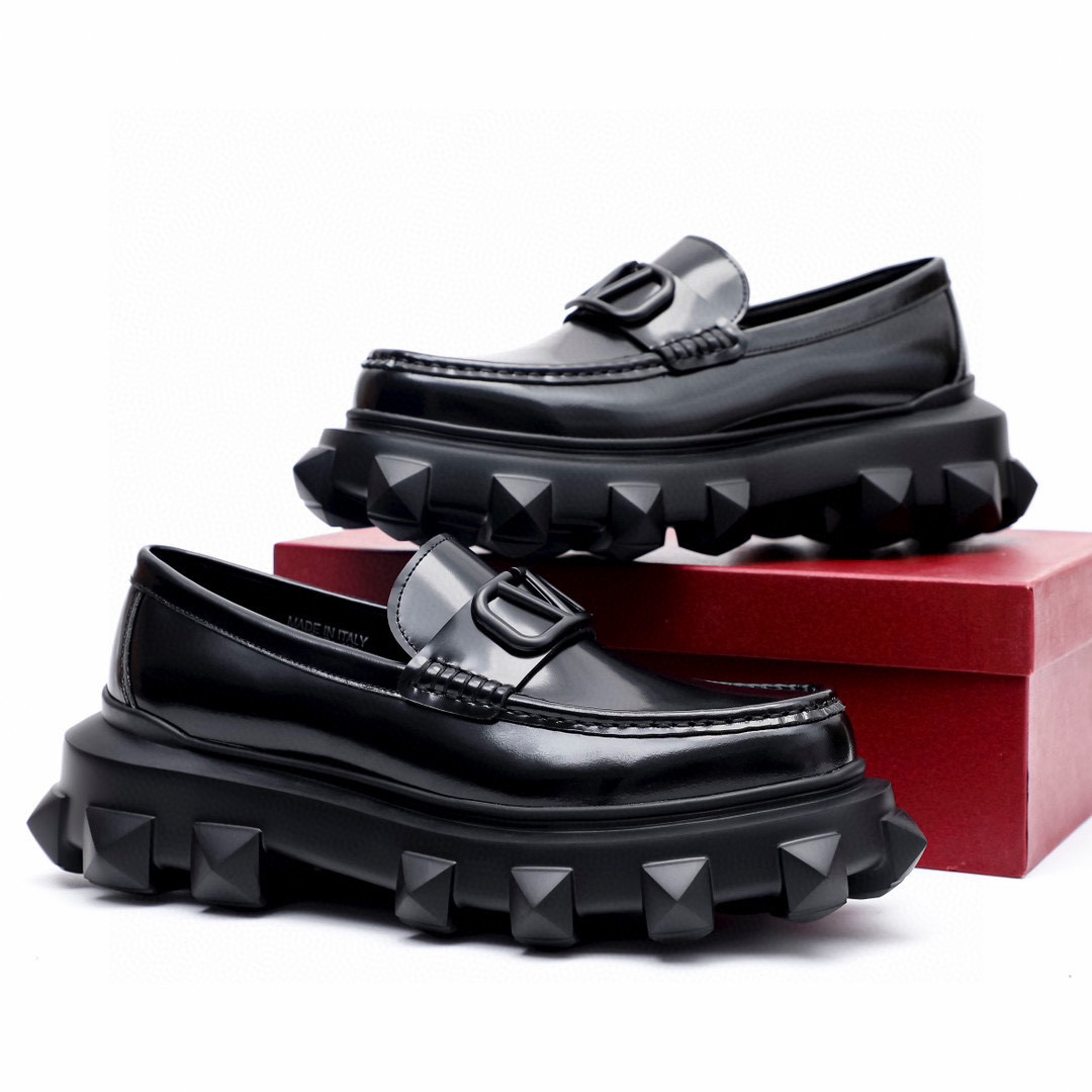 NO:348011,[Valentino] Original list The latest model of the official website, the latest fashionable casual leather shoes uppers are imported high-quality original first-layer beaded cowhide, cowhide inner lining, very stylish, personalized fashionable rubber wear-resistant sole, real-life shooting is better, size 39-44 (customized by 38.45), valentino, cowhide19860909【华伦天奴】原单 官网最新款 ,最新時尚休闲皮鞋鞋面選用进口上等原版头层开边珠牛皮,牛皮内里,上脚非常有型,个性时尚橡膠耐磨大底,实物拍摄實物更好看,码数39-44（38.45定做）,,valentino,cowhide,Men's shoes