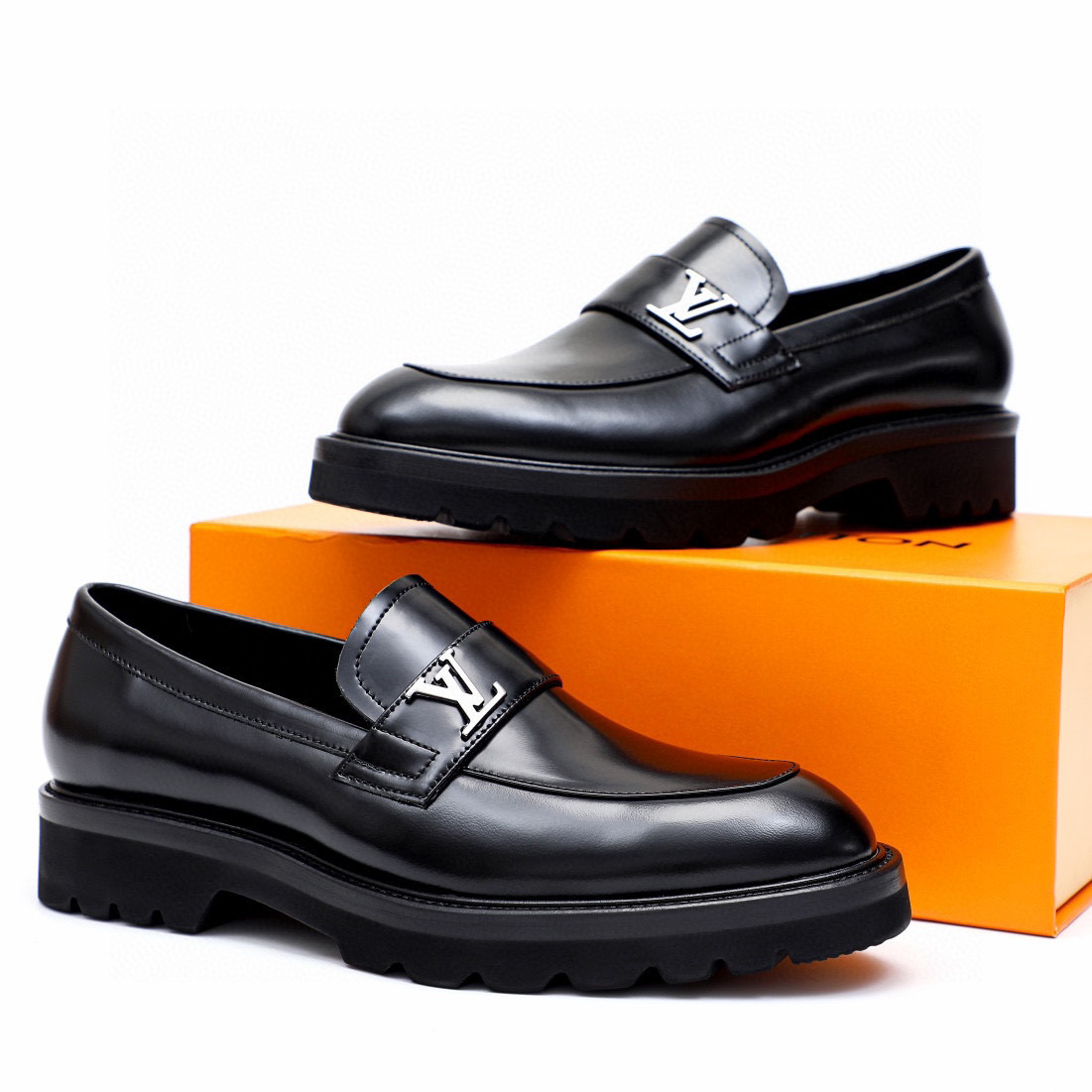 NO:348113,Original list【Louis Vuitton】Louis Vuitton New style ~ Fashionable business formal men's shoes original list quality, high-end fine details are exquisite and exquisite, using imported Italian top layer calf leather upper comfortable water dyed cowhide inner, original outsole, comfortable and classic dressing, fine workmanship, worthy of possession. Size 39-44 (38.45 customized),,louis vuitton,louis vuitton,cowhide19860909原单【Louis Vuitton】路易威登 新款～时尚商务正装男鞋原单品质,高端精品细节精致考究,采用进口意大利头层小牛皮鞋面舒适的水染牛皮内里,原版大底,穿着舒适工艺精典,做工精细,值得拥有 码数39-44（38.45订做),,louis vuitton,louis vuitton,cowhide,Men's shoes