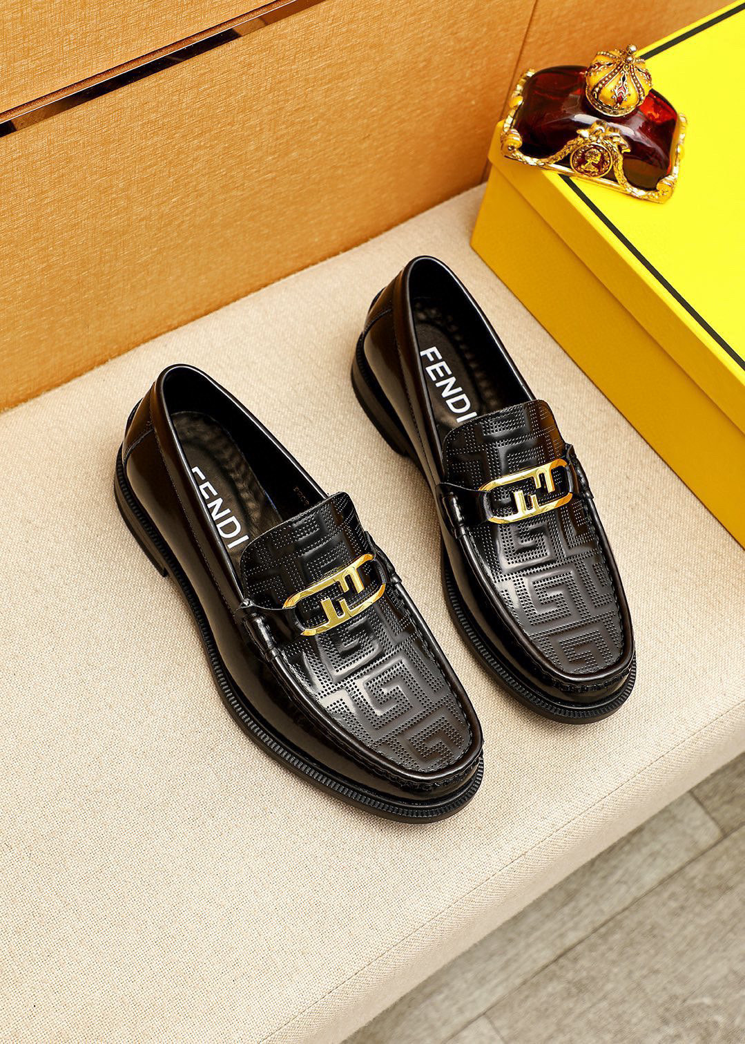 NO:344642,Product trademark FENDI [Fendi] casual leather shoes. Positive code: 38-44 (45 customized) Product materials selection Imported top layer calfskin embossed upper + luxury hardware buckle, imported cow inner lining. Strong three-dimensional visual effect, rubber sole, color 1 color available, fendi, fendi, cowhide19860909商品商标FENDI【芬迪】休闲皮鞋 正码码数:38-44(45订制) 商品材料精选 进口头层小牛皮压花鞋面+奢华五金扣,进口牛内里.强烈立体视觉效果,橡胶大底 颜 色1色可选,,fendi,fendi,cowhide,Men's shoes