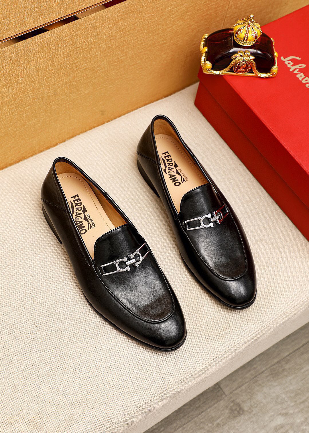 NO:345163,【Ferragamo/Ferragamo】 (high-end beef) New Ferragamo* Ferragamo classic leather shoes!  Use imported cowhide uppers with comfortable cowhide inner layer!  Original wear-resistant rubber outsole!  High-quality quality!  Number of codes 38-44 (45 customized), ferragamo, cowhide19860909【Ferragamo/菲拉格幕】（高端牛里) 新款Ferragamo* 菲拉格幕经典正装皮鞋！选用进口头层牛皮圧花鞋面,内里头层舒适牛皮内里！原版耐磨橡胶大底！高品质精品！码数38-44（45订制）,,ferragamo,cowhide,Men's shoes