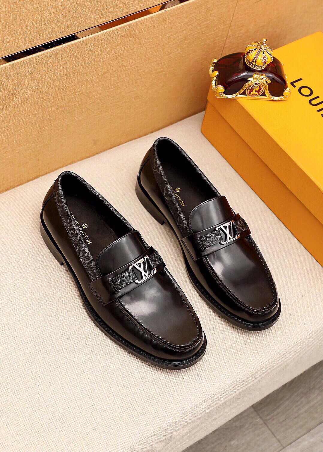 NO:345217,【Louis Vuitton】Louis Vuitton New ~ Fashionable business formal men's shoes original single quality, high-end fine details are exquisite and exquisite, using imported Italian head layer original open-edge bead upper comfortable water-dyed cowhide inner original wear-resistant non-slip original outsole, comfortable and classic wear, fine workmanship, worthy of possession. Number 38-44 (45 customized),,louis vuitton,louis vuitton,cowhide19860909【Louis Vuitton】路易威登 新款～时尚商务正装男鞋原单品质,高端精品细节精致考究,采用进口意大利头层原版开边珠鞋面舒适的水染牛皮内里原版耐磨防滑原版大底,穿着舒适工艺精典,做工精细,值得拥有 码数38-44（45订做),,louis vuitton,louis vuitton,cowhide,Men's shoes