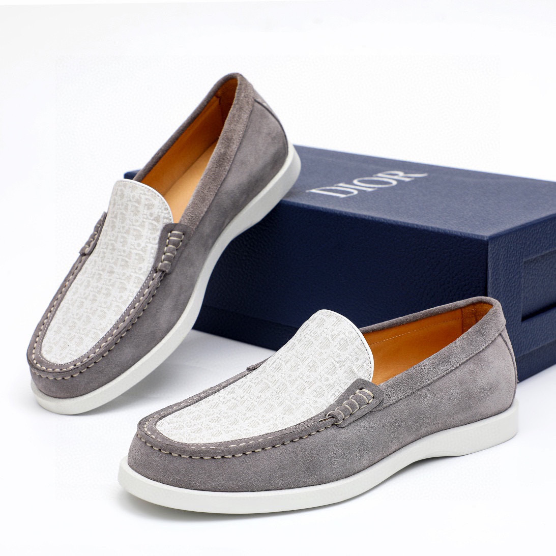 NO:744929,Original packaging. Product trademark Dior 'Dior' casual leather shoes. Regular size: 38-44 (customized at 45.46.47). Selected product materials. First-layer suede cowhide upper imported from Italy, imported water-dyed cowhide lining. Strong three-dimensional visual effect. Original rubber outsole. 3 colors available, dior, dior, cowhide.19860909原版包装 商品商标Dior「 迪奥」休闲皮鞋 正码码数:38-44（45.46.47订做） 商品材料精选 意大利进口头层反绒牛皮鞋面,进口水染牛皮内里.强烈立体视觉效果,原版橡胶大底 颜 色3色可选,,dior,dior,cowhide,Men's shoes