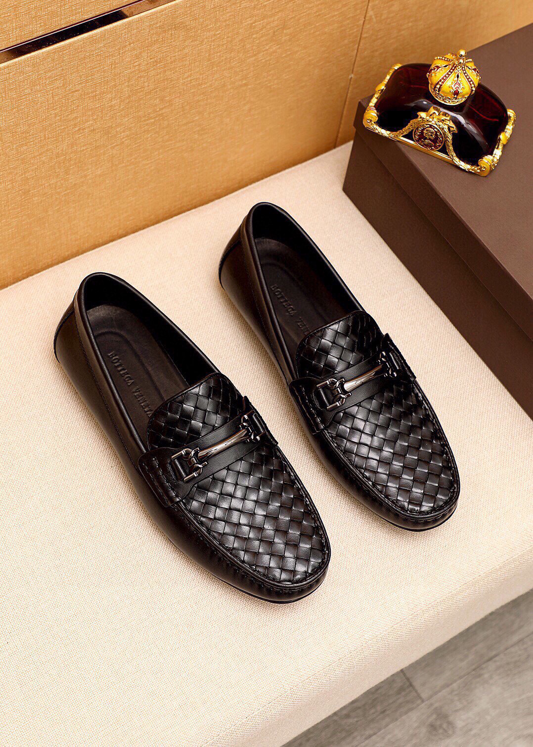 NO:663771,BV men's slip-on shoes [BOTTEGA VENETA] official website counter new model, one to one mold opening, Italian calfskin hand-woven cowhide lining. Driving slip-on shoes, counter synchronization, size 38～44 (45 customized),,bottega veneta,bottega veneta,cowhide19860909BV男士套脚鞋【BOTTEGA VENETA】官网专柜新款 一比一开模 意大利小牛皮手工编织牛皮内里.开车套脚便鞋 专柜同步 尺码 38～44（45订制),,bottega veneta,bottega veneta,cowhide,Men's shoes