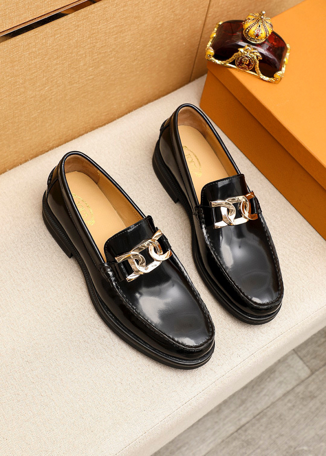 NO:756338,Product trademark TODS 'Tods' casual leather shoes, correct size: 39-44 (customized at 38.45.46) Product material selection, first layer open edge beaded cowhide upper + luxury hardware buckle, imported cowhide lining. Strong three-dimensional visual effect, original outsole color 6 colors available, Tod's,cowhide19860909商品商标TODS「 托德斯」休闲皮鞋 正码码数:39-44（38.45.46订制） 商品材料精选 头层开边珠牛皮鞋面+奢华五金扣,进口牛皮内里.强烈立体视觉效果,原版大底 颜 色6色可选,,Tod's,cowhide,Men's shoes