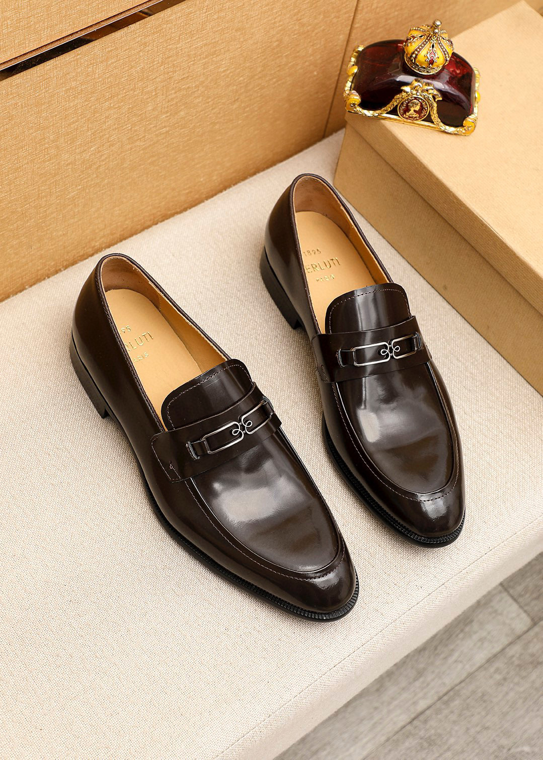 NO:690267,Berluti (Berluti) is the top brand of hot-selling leather shoes with top-notch luxury and top quality. The latest fashionable casual shoes. The upper is made of original open-edge beads (water-dyed leather lining). The original fashionable and stylish soft rubber wear-resistant and non-slip outsole is light and comfortable on the foot. The real thing looks better in real photos, black and brown! Code number 39-44 (customized at 38.45.46),19860909Berluti（伯尔鲁帝） 爆款皮鞋顶端品牌奢侈顶级～质量 . 最新時尚休闲鞋..鞋面選用原版头层开边珠制造（水染皮内里）原版个性时尚柔软橡膠耐磨防滑大底,上脚轻巧舒适,实物拍摄實物更好看 黑色,棕色！码数39-44（38.45.46订制）,,Men's shoes