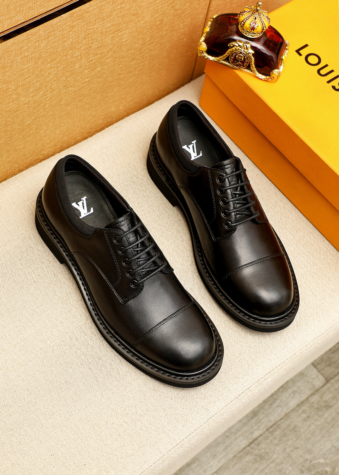 NO:745313,Original order [Louis Vuitton] Louis Vuitton's new style ~ fashionable business formal men's shoes, original quality, high-end boutique with exquisite details, imported Italian first-layer original calfskin upper, comfortable water-dyed cowhide lining, original outsole, comfortable to wear, classic craftsmanship, fine workmanship, worth owning. Size 39-44 (customized at 38.45),, louis vuitton, louis vuitton, cowhide19860909原单【Louis Vuitton】路易威登 新款～时尚商务正装男鞋原单品质,高端精品细节精致考究,采用进口意大利头层原版小牛皮鞋面舒适的水染牛皮内里原版大底,穿着舒适工艺精典,做工精细,值得拥有 码数39-44（38.45订做),,louis vuitton,louis vuitton,cowhide,Men's shoes