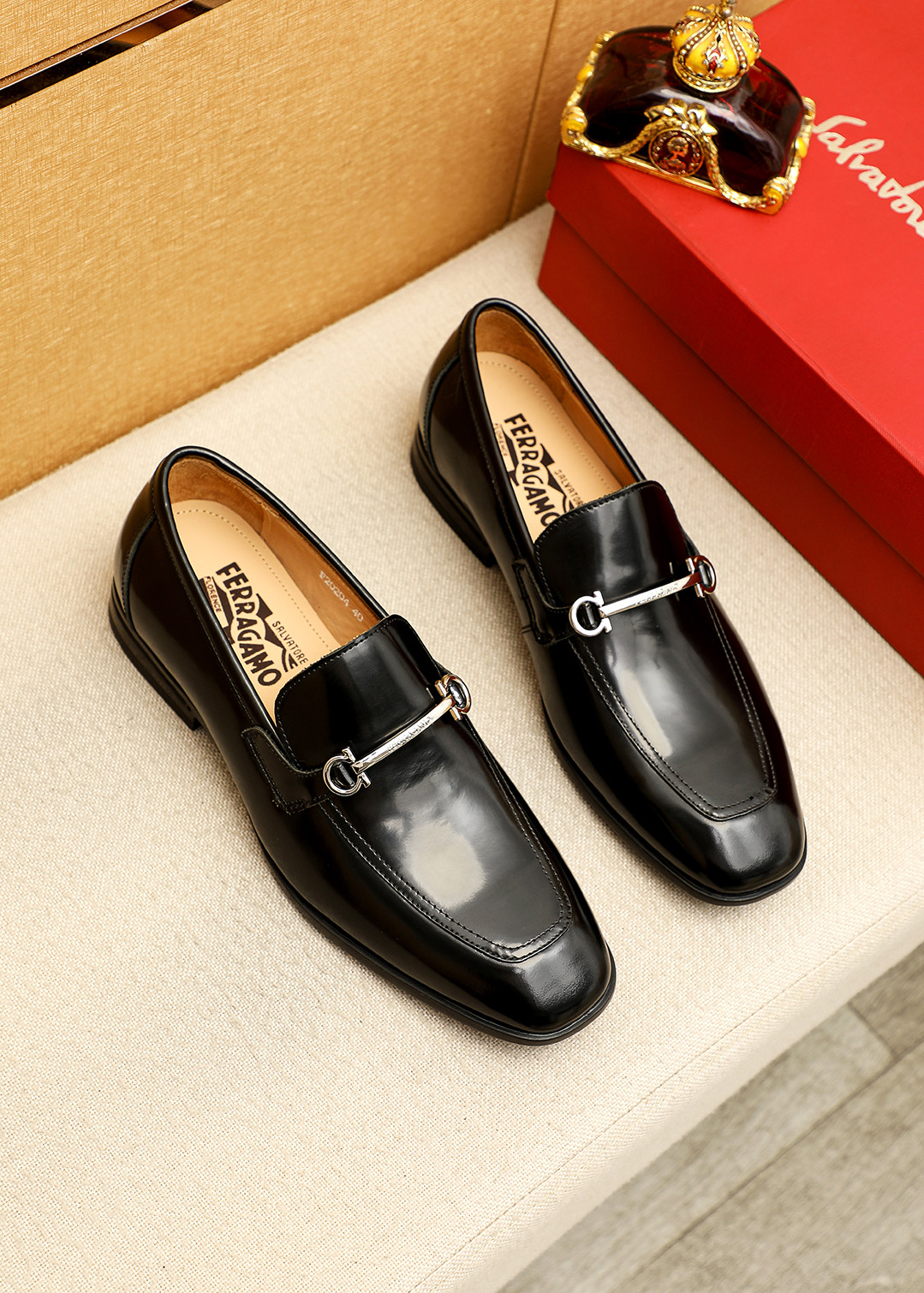 NO:745337,Product trademark Ferragamo 'Ferragamo' casual leather shoes. Regular size: 38-44 (customized at 45.46) Product materials are selected. Imported first-layer open-edge beaded cowhide upper + luxury hardware buckle, imported water-dyed cowhide lining. Strong three-dimensional visual effect, original outsole color 4 colors available, ferragamo, ferragamo, cowhide19860909商品商标Ferragamo「 菲拉格慕」休闲皮鞋 正码码数:38-44（45.46订制） 商品材料精选 进口头层开边珠牛皮鞋面+奢华五金扣,进口水染牛皮内里.强烈立体视觉效果,原版大底 颜 色4色可选,,ferragamo,ferragamo,cowhide,Men's shoes