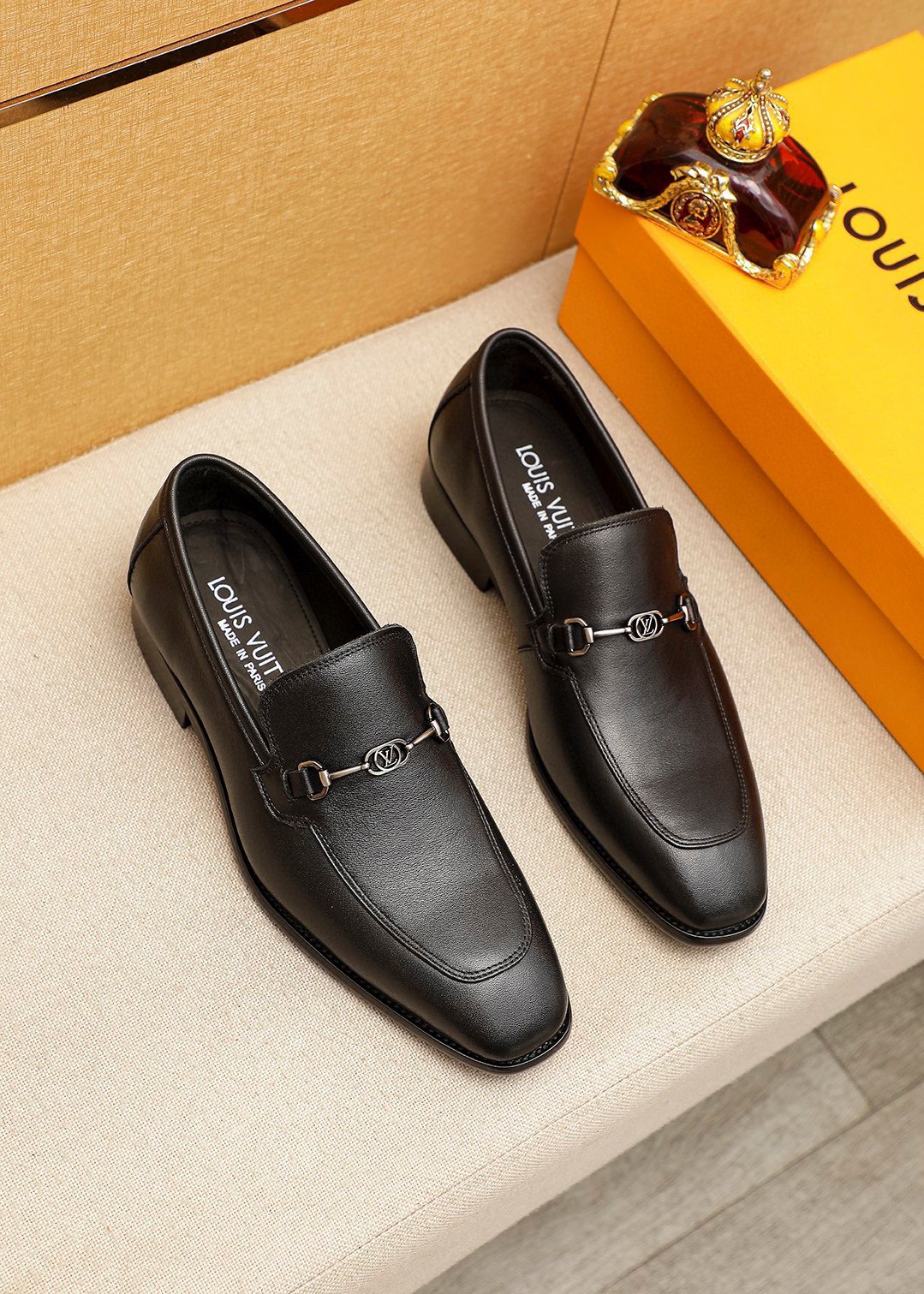 NO:589597,Product trademark LOUIS VUITTON 'Louis Vuitton' casual leather shoes. Regular size: 38-44 (customized in 45.46) Product materials selection: imported first-layer calfskin upper + luxury hardware buckle, imported first-layer cowhide lining. Strong three-dimensional visual effect, combined outsole color 1 color optional, louis vuitton, louis vuitton, cowhide19860909商品商标LOUIS VUITTON「 路易威登」休闲皮鞋 正码码数:38-44（45.46订制） 商品材料精选 进口头层小牛皮鞋面+奢华五金扣,进口头层牛皮内里.强烈立体视觉效果,组合大底 颜 色1色可选,,louis vuitton,louis vuitton,cowhide,Men's shoes