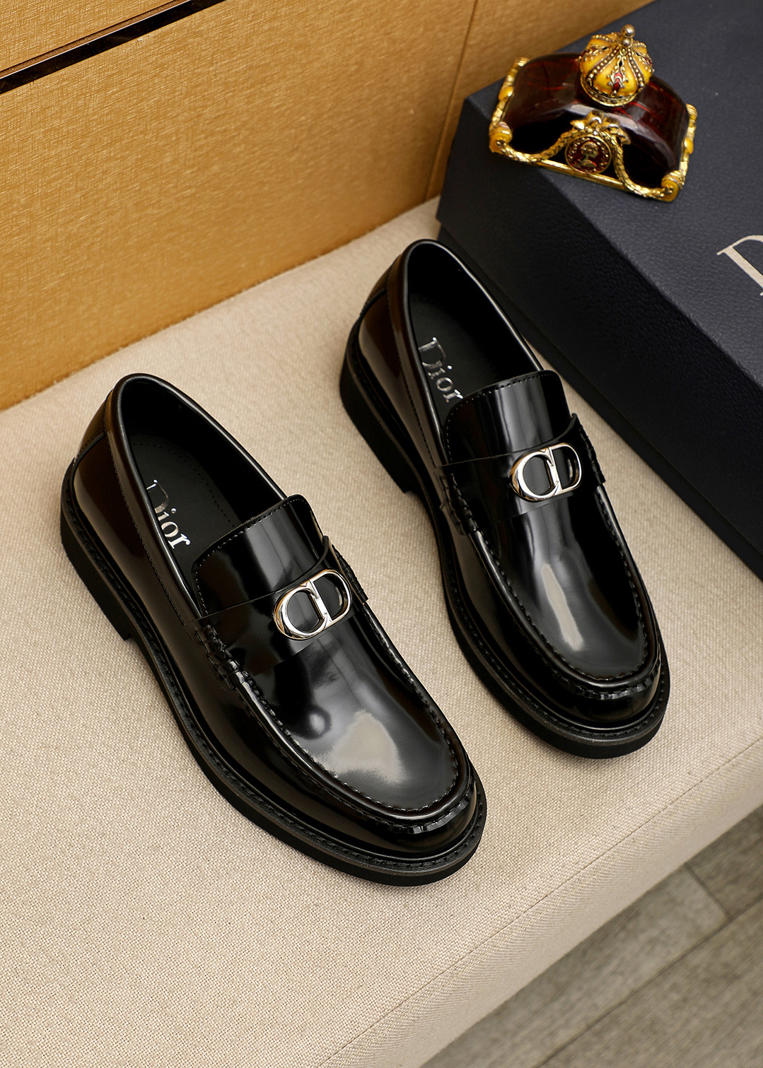 NO:690113,Product trademark Dior 'Dior' casual leather shoes. Regular size: 39-44 (customized at 38.45) Product material selection: Italian imported first-layer open-edge beaded cowhide upper, imported water-dyed cowhide lining. Strong three-dimensional visual effect, original outsole color 1 color optional, dior, dior, cowhide19860909商品商标Dior「 迪奥」休闲皮鞋 正码码数:39-44（38.45订做） 商品材料精选 意大利进口头层开边珠牛皮鞋面,进口水染牛皮内里.强烈立体视觉效果,原版大底 颜 色1色可选,,dior,dior,cowhide,Men's shoes