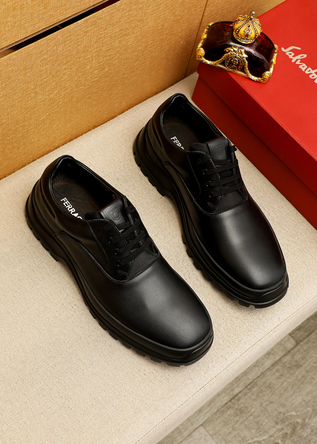 NO:744604,Product trademark Ferragamo 'Ferragamo' casual leather shoes, correct size: 39-44 (45 customized) Product material selection: imported calfskin upper, imported water-dyed cowhide lining. Strong three-dimensional visual effect, original outsole, 4 kinds of leather materials available, ferragamo, ferragamo, cowhide19860909商品商标Ferragamo「 菲拉格慕」休闲皮鞋 正码码数:39-44（45订制） 商品材料精选 进口小牛皮鞋面,进口水染牛皮内里.强烈立体视觉效果,原版大底 颜 色4种皮料可选,,ferragamo,ferragamo,cowhide,Men's shoes