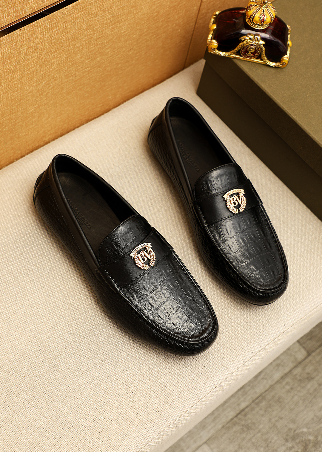 NO:745081,BV men's slip-on shoes [BOTTEGA VENETA] official website counter new model, one-to-one mold opening, Italian calfskin embossed cowhide lining. Driving slip-on shoes, counter synchronization, size 39-44 (customized at 38.45),,bottega veneta,bottega veneta,cowhide19860909BV男士套脚鞋【BOTTEGA VENETA】官网专柜新款 一比一开模 意大利小牛皮压花牛皮内里.开车套脚便鞋 专柜同步 尺码 39-44（38.45订制),,bottega veneta,bottega veneta,cowhide,Men's shoes