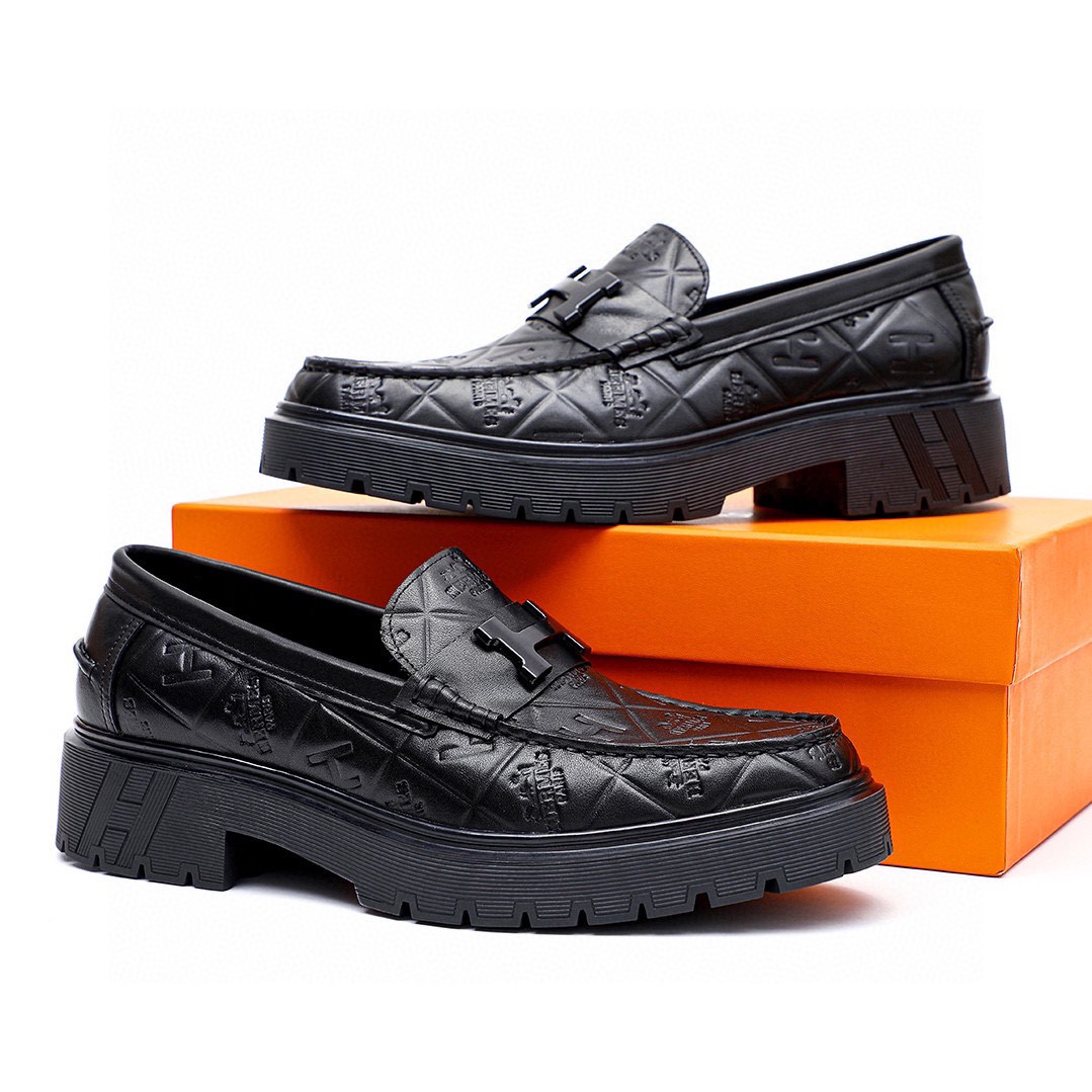 NO:756258,[HERMES] Hot-selling men's shoes, original items from the counter!  The world's top brand...Luxury quality...//Fashion High-end upper-foot...gives you a low-key and luxurious comfort experience. The upper is made of pure Italian imported raw board open-edge beaded cowhide...sweat-absorbent cowhide lining. Comfortable and breathable, original rubber and plastic flower foam light outsole, high-end atmosphere and class...luxury and noble!!  ..Shipping from OEM factory [Embrace] Stall..Original plate.Tasting welcome..39-45 (customized at 38.45.46),,hermes,hermes,cowhide19860909【爱马仕HERMES】爆款男鞋专柜原单货！世界顶级品牌..奢华品质....//时尚 上脚高档次 ..给你低调奢华的舒适体验.鞋面采用纯意大利进口原板头层开边珠牛皮..吸汗牛皮内里.舒适透气,原厂橡塑花泡轻大底,高端大气上档次..奢华尊贵! ！..代工厂出货 [拥抱]档口..原板.欢迎品鉴..39-45（38.45.46定做）,,hermes,hermes,cowhide,Men's shoes