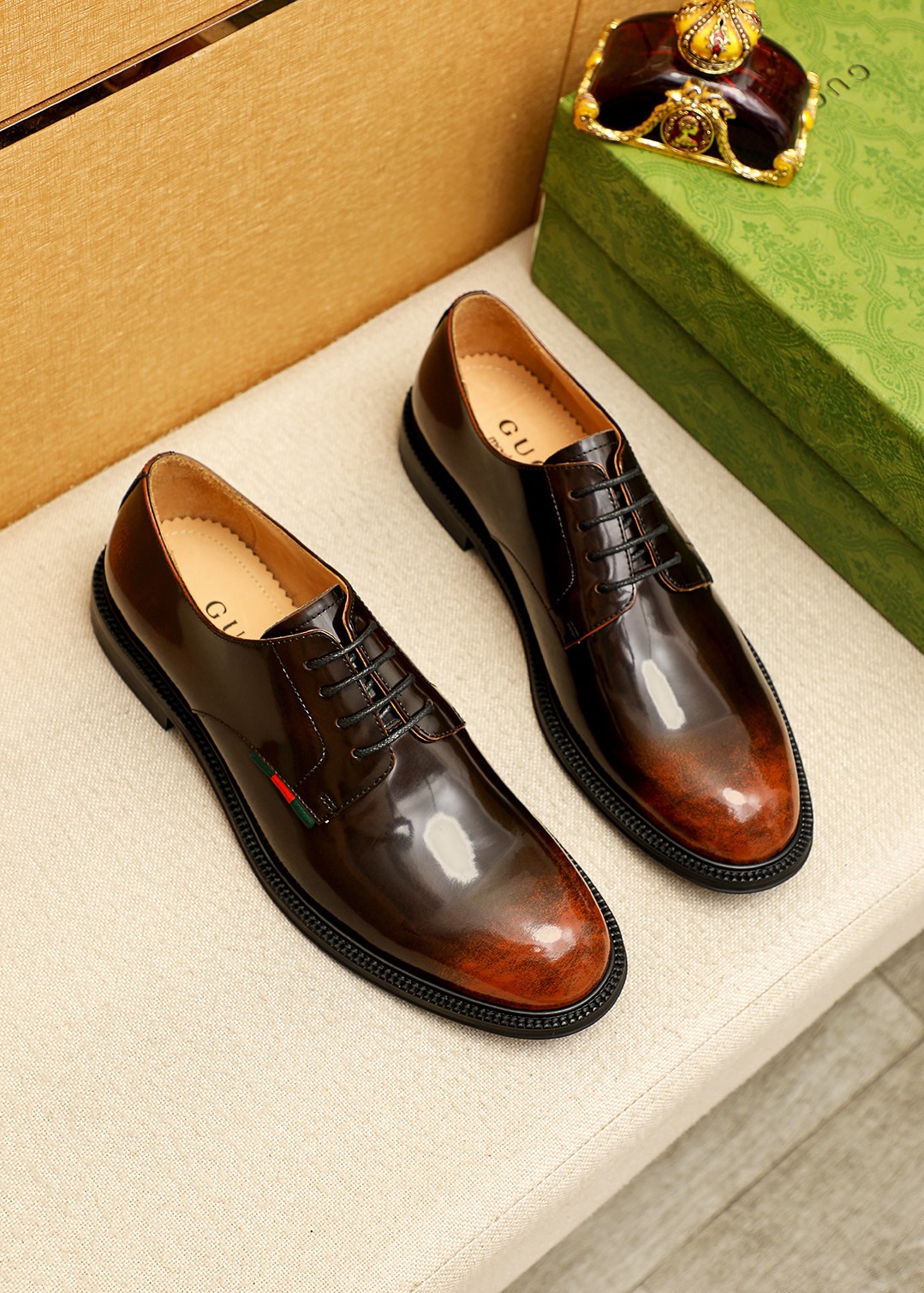 NO:778658,Product trademark GUCCI 'Gucci' business leather shoes. Regular size: 38-44 (customized at 45.46) Product material selection: imported first-layer open-edge beaded cowhide upper, imported water-dyed cowhide lining. Strong three-dimensional visual effect, original outsole, 4 colors available, gucci, gucci, cowhide19860909商品商标GUCCI「 古驰」商务皮鞋 正码码数:38-44（45.46订制） 商品材料精选 进口头层开边珠牛皮鞋面,进口水染牛皮内里.强烈立体视觉效果,原版大底 颜 色4色可选,,gucci,gucci,cowhide,Men's shoes