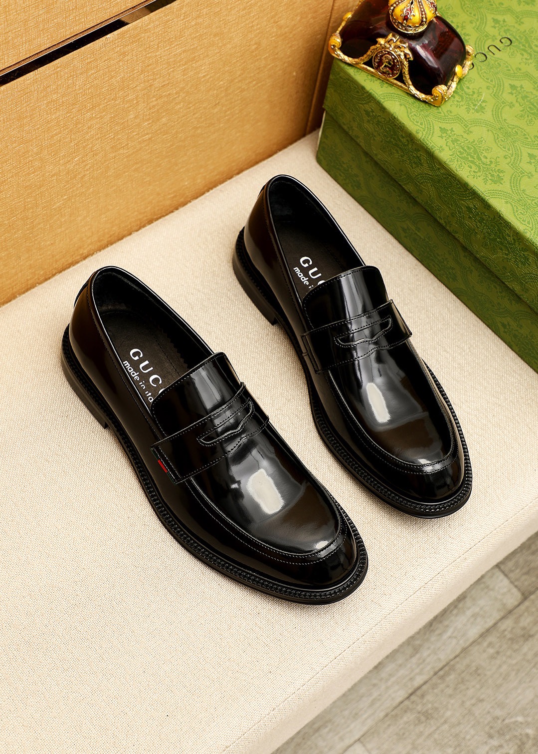 NO:778620,Product trademark GUCCI 'Gucci' casual leather shoes. Regular size: 38-44 (customized at 45.46). Product materials are selected. Imported first-layer open-edge beaded cowhide upper, imported water-dyed cowhide lining. Strong three-dimensional visual effect. Original outsole. 4 colors available, gucci, gucci, cowhide19860909商品商标GUCCI「 古驰」休闲皮鞋 正码码数:38-44（45.46订制） 商品材料精选 进口头层开边珠牛皮鞋面,进口水染牛皮内里.强烈立体视觉效果,原版大底 颜 色4色可选,,gucci,gucci,cowhide,Men's shoes