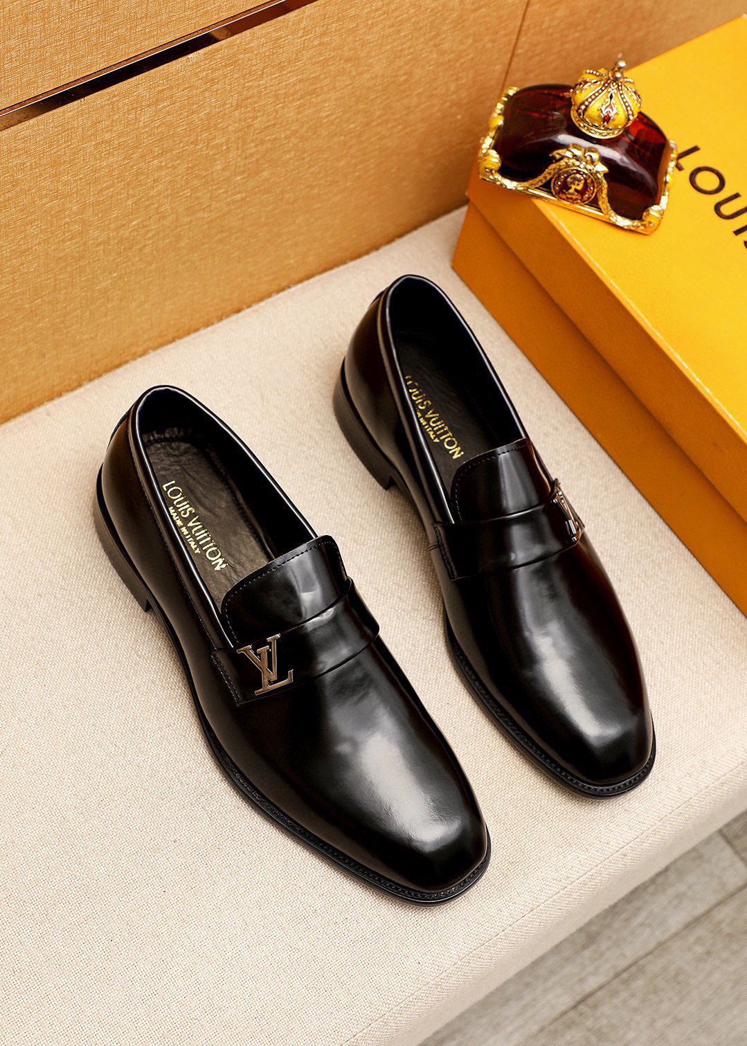 NO:778630,Product trademark LOUIS VUITTON 'Louis Vuitton' casual leather shoes. Regular size: 38-44 (customized at 45.46) Product material selection: imported first-layer open-edge beaded cowhide upper + luxury hardware buckle, imported first-layer cowhide lining. Strong three-dimensional visual effect, combined outsole color 1 color optional, louis vuitton, louis vuitton, cowhide19860909商品商标LOUIS VUITTON「 路易威登」休闲皮鞋 正码码数:38-44（45.46订制） 商品材料精选 进口头层开边珠牛皮鞋面+奢华五金扣,进口头层牛皮内里.强烈立体视觉效果,组合大底 颜 色1色可选,,louis vuitton,louis vuitton,cowhide,Men's shoes