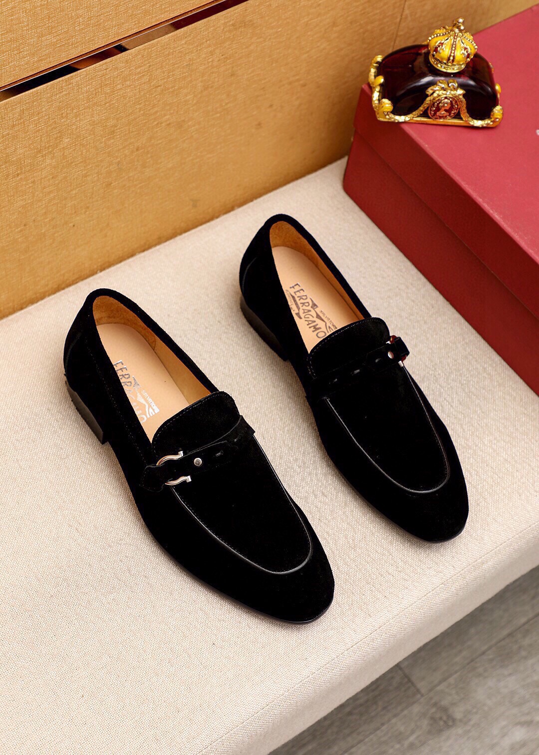 NO:778651,Product trademark Ferragamo 'Ferragamo' casual leather shoes, correct size: 38-44 (customized at 45.46.47) Product material selection: imported first-layer frosted calfskin upper + luxury hardware buckle, imported water-dyed cowhide lining. Strong three-dimensional visual effect, original outsole, 2 colors available, ferragamo, ferragamo, cowhide19860909商品商标Ferragamo「 菲拉格慕」休闲皮鞋 正码码数:38-44（45.46.47订制） 商品材料精选 进口头层磨砂小牛皮鞋面+奢华五金扣,进口水染牛皮内里.强烈立体视觉效果,原版大底 颜 色2色可选,,ferragamo,ferragamo,cowhide,Men's shoes