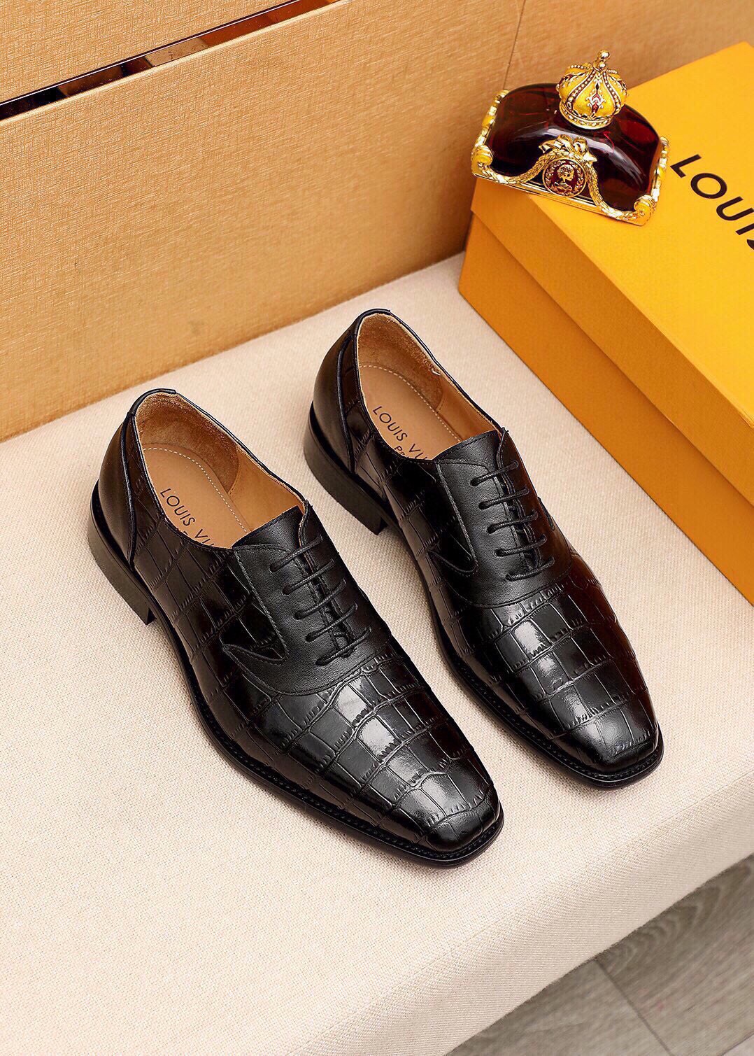 NO:778622,Product trademark LOUIS VUITTON 'Louis Vuitton' business leather shoes. Regular size: 38-44 (customized at 45.46.47) Product material selection: imported first-layer calfskin embossed upper, imported first-layer cowhide lining. Strong three-dimensional visual effect, combined outsole color 2 colors available, louis vuitton, louis vuitton, cowhide19860909商品商标LOUIS VUITTON「 路易威登」商务皮鞋 正码码数:38-44（45.46.47订制） 商品材料精选 进口头小牛皮压花鞋面,进口头层牛皮内里.强烈立体视觉效果,组合大底 颜 色2色可选,,louis vuitton,louis vuitton,cowhide,Men's shoes